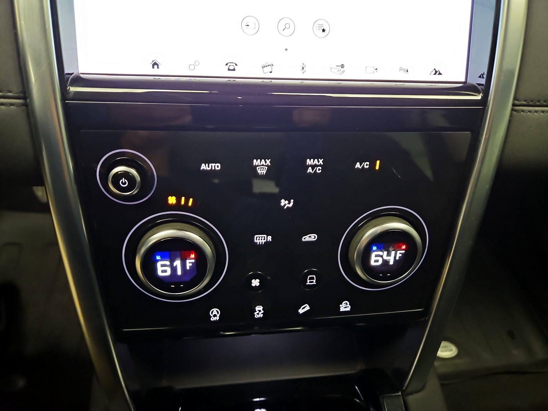 Thumbnail: 2020 Land Rover Discovery Sport - 16