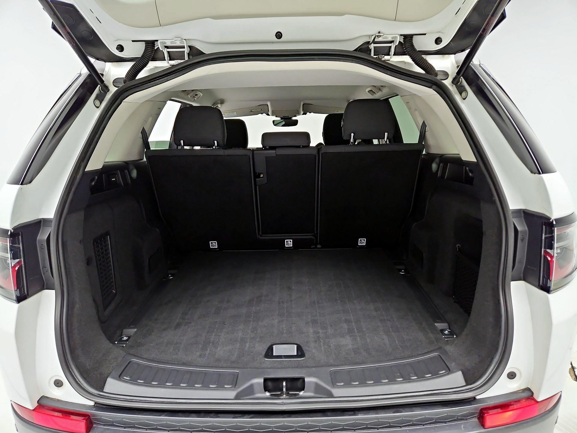 Thumbnail: 2020 Land Rover Discovery Sport - 20