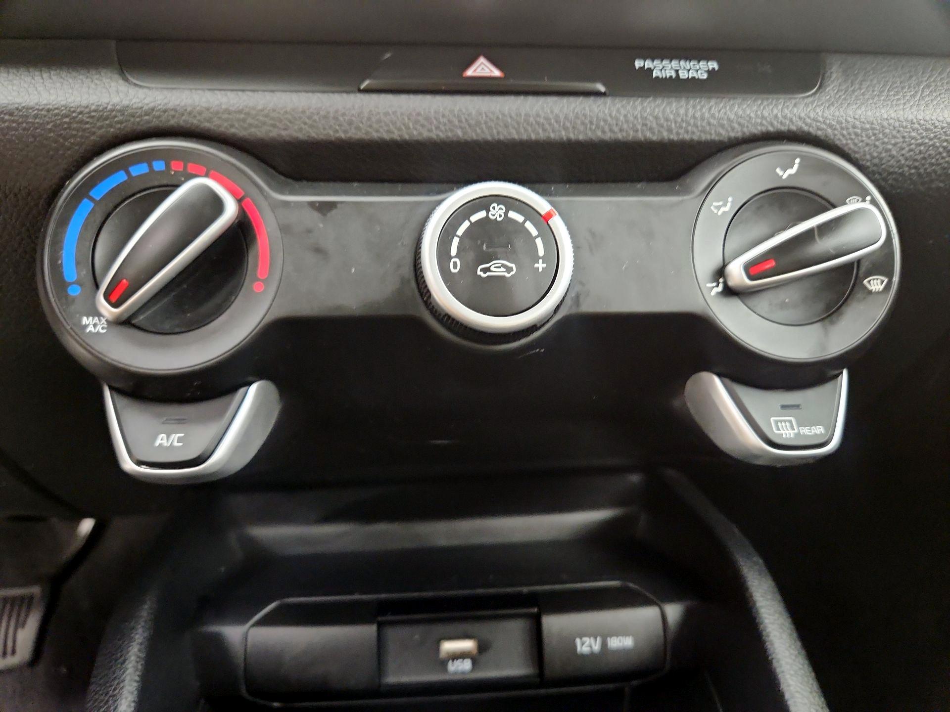 Thumbnail: 2021 Kia Rio - 16