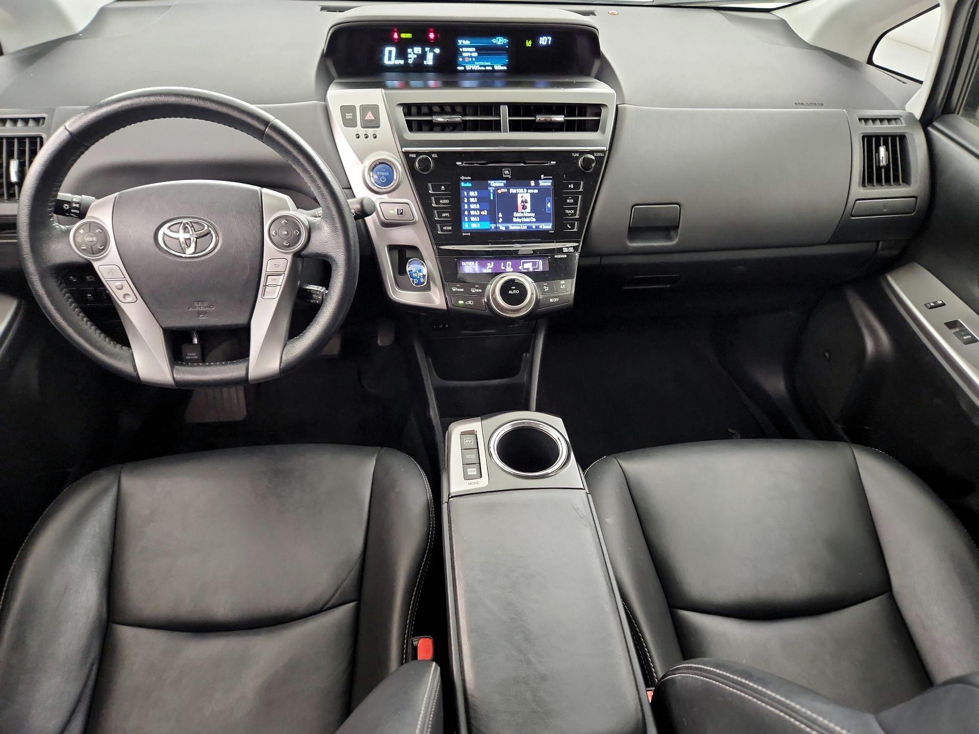 Thumbnail: 2016 Toyota Prius v - 9