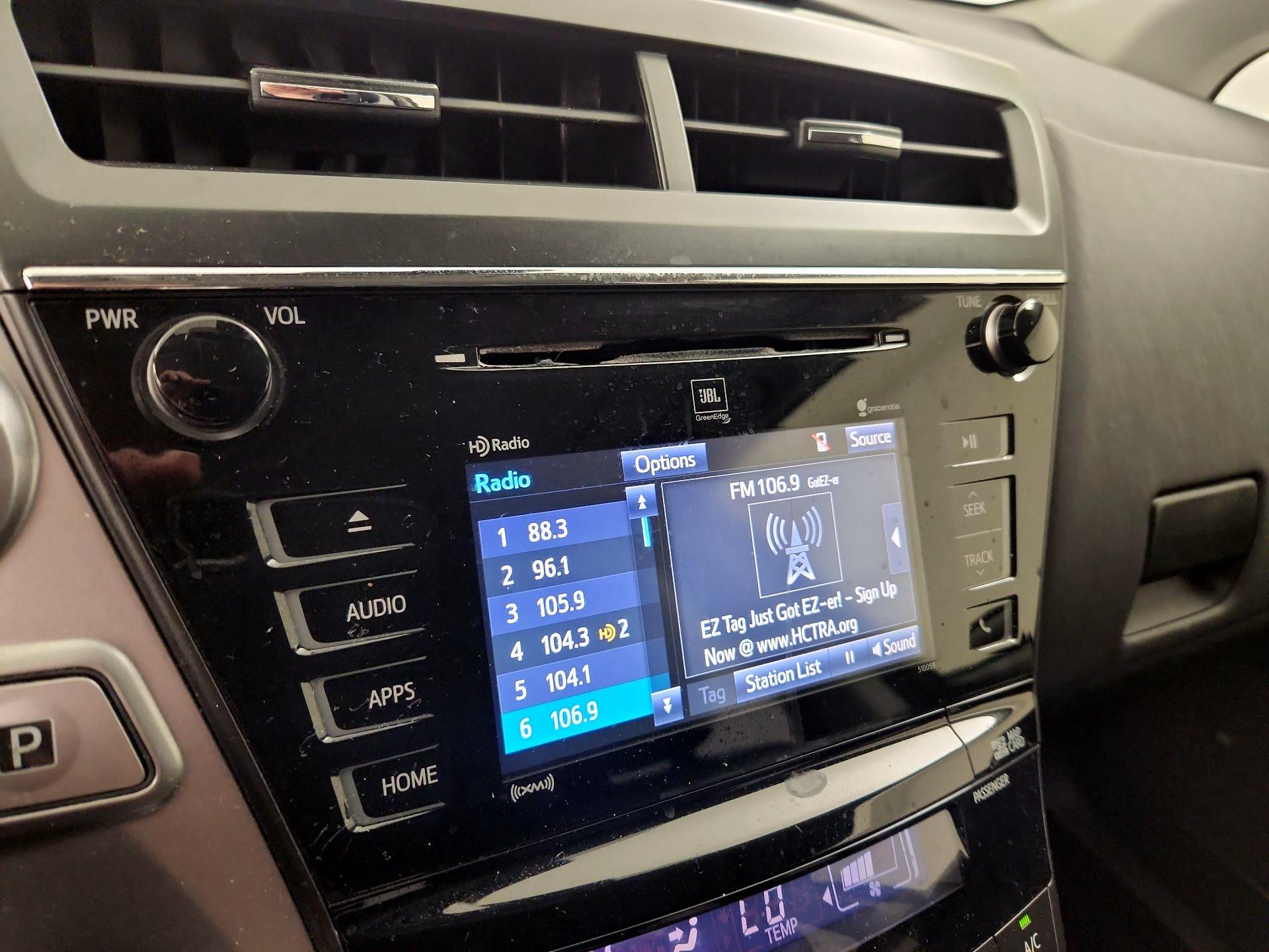 Thumbnail: 2016 Toyota Prius v - 15