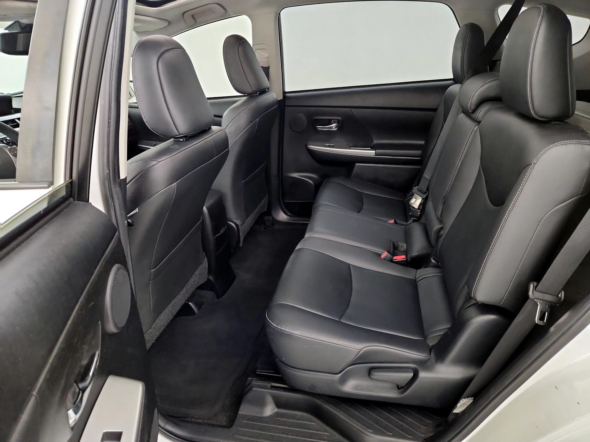 Thumbnail: 2016 Toyota Prius v - 20