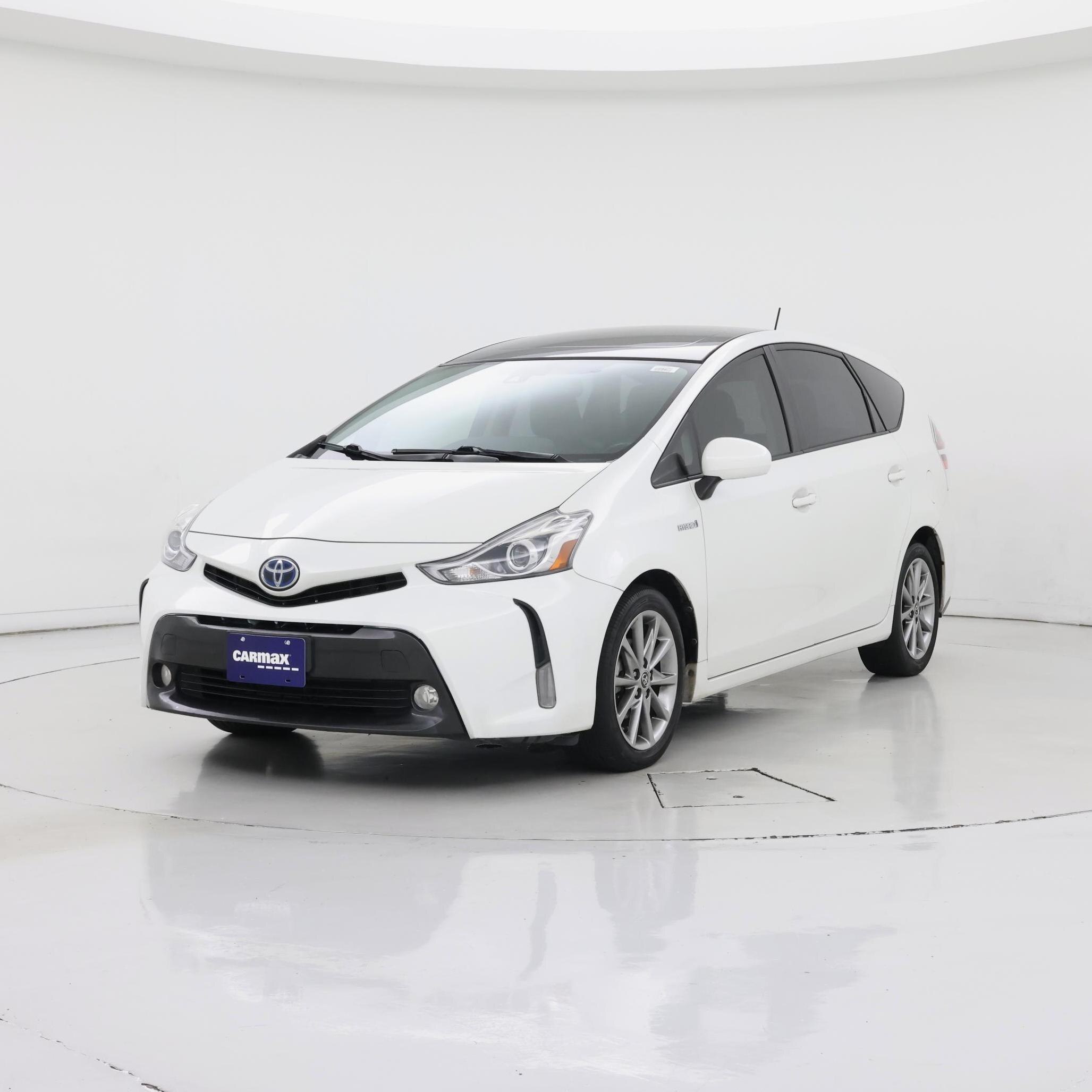 Thumbnail: 2016 Toyota Prius v - 4