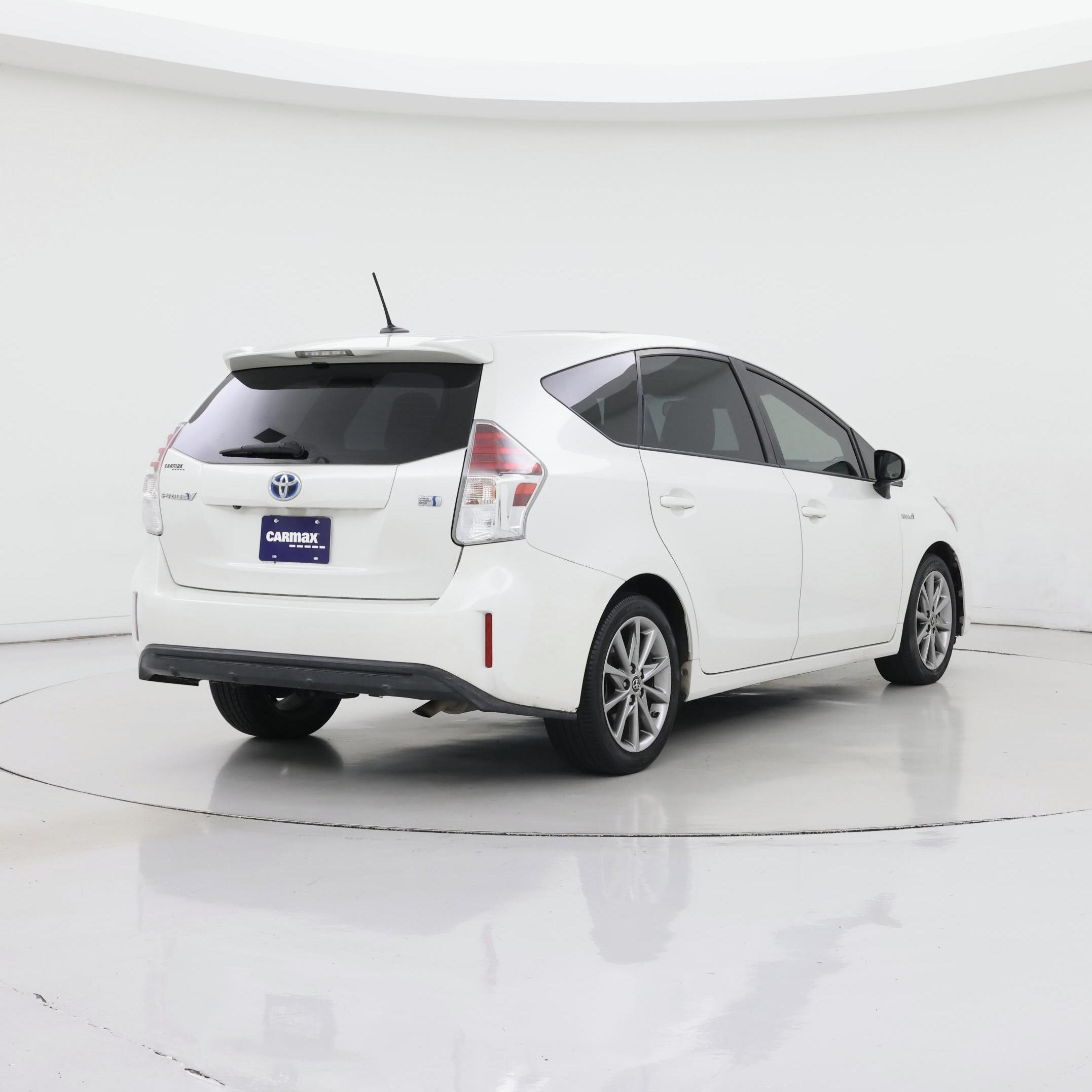 Thumbnail: 2016 Toyota Prius v - 8
