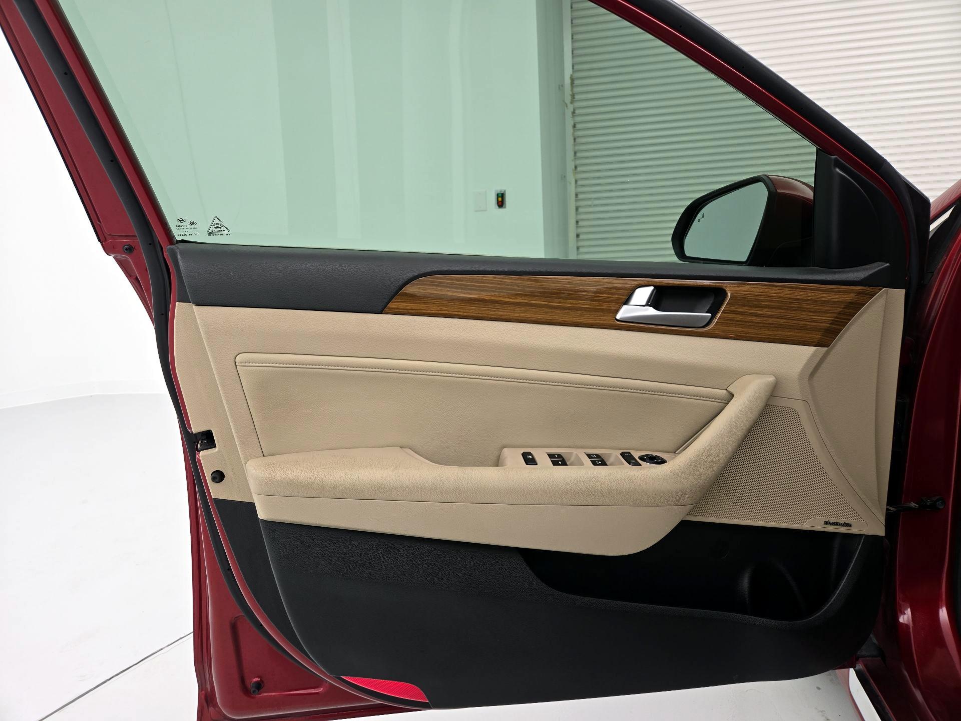 Thumbnail: 2015 Hyundai Sonata - 12