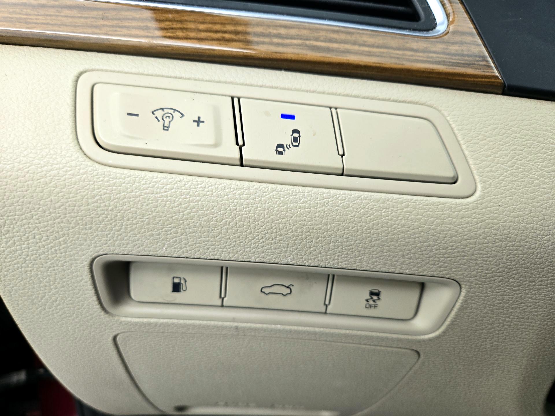 Thumbnail: 2015 Hyundai Sonata - 13