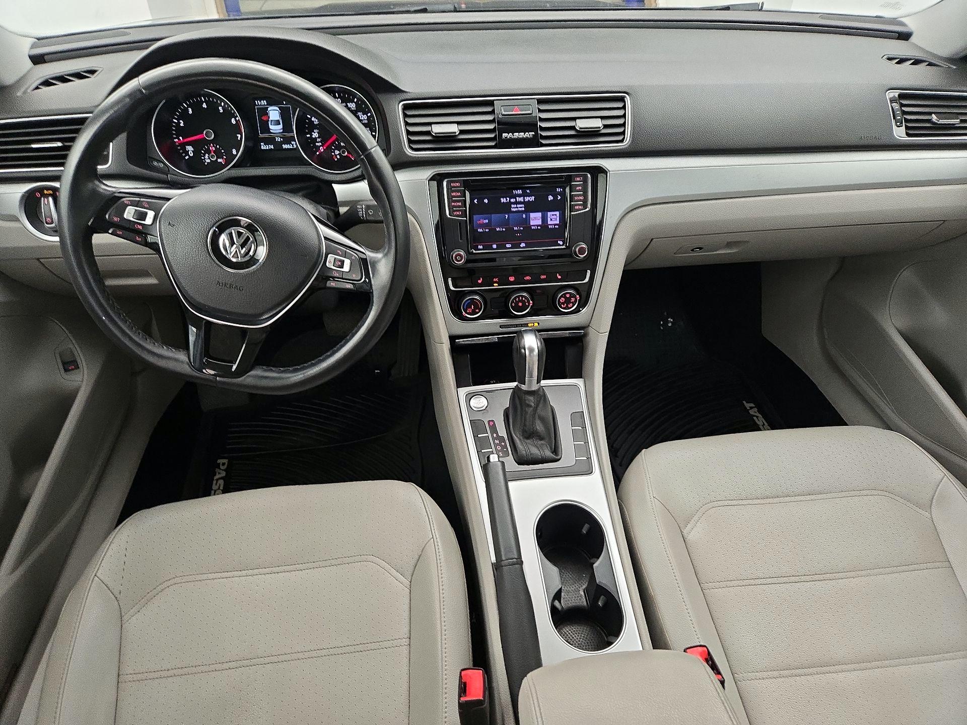 Thumbnail: 2019 Volkswagen Passat - 9