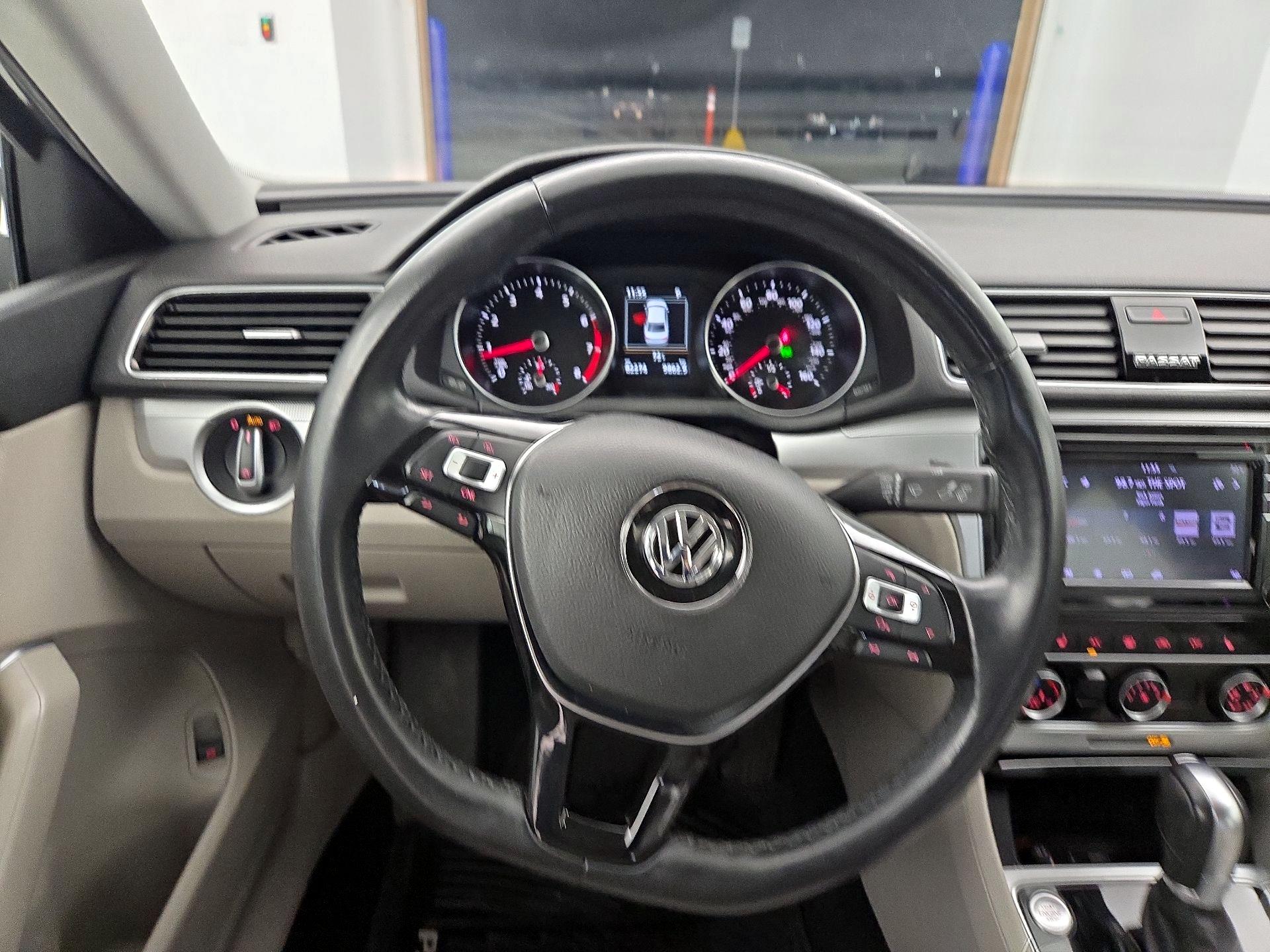 Thumbnail: 2019 Volkswagen Passat - 10