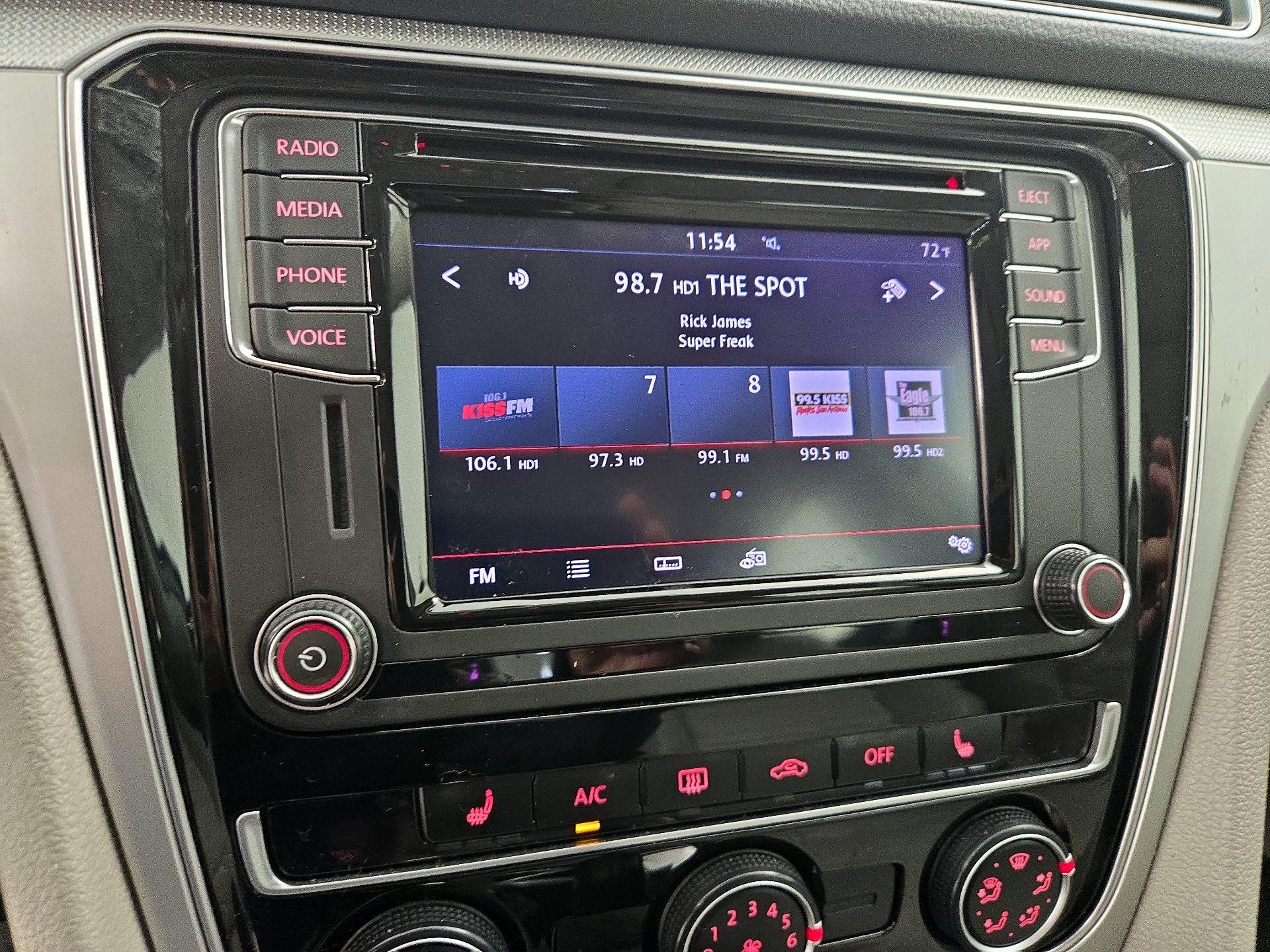 Thumbnail: 2019 Volkswagen Passat - 13