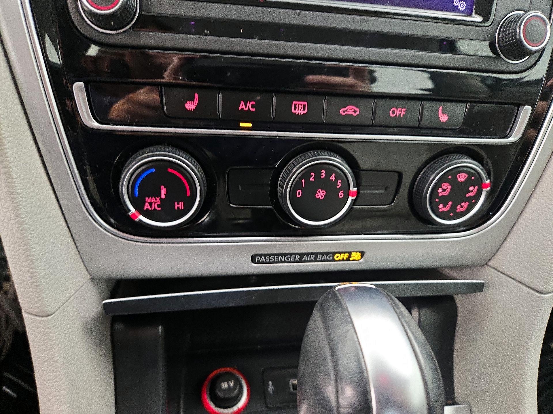 Thumbnail: 2019 Volkswagen Passat - 14