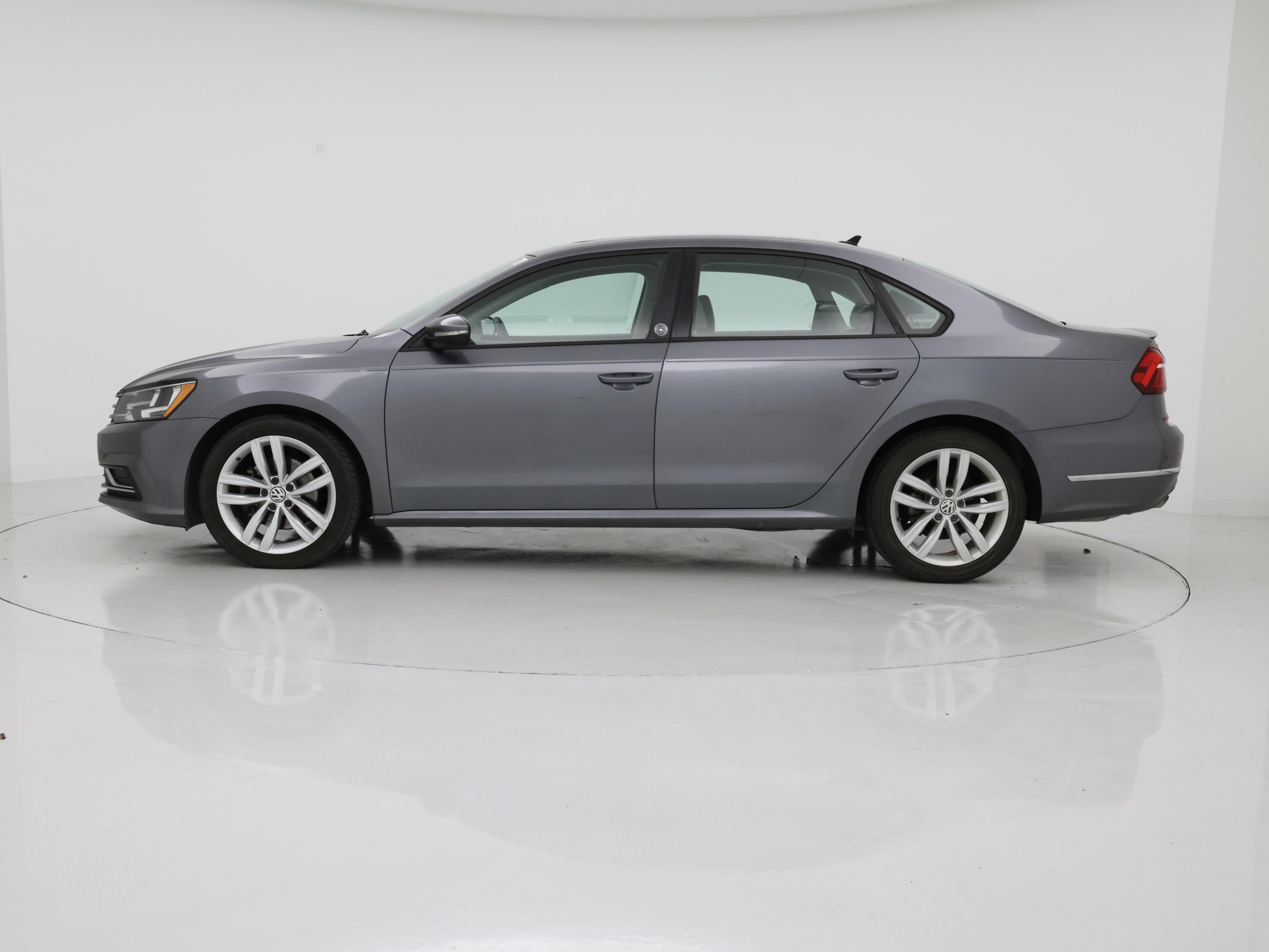 Thumbnail: 2019 Volkswagen Passat - 3