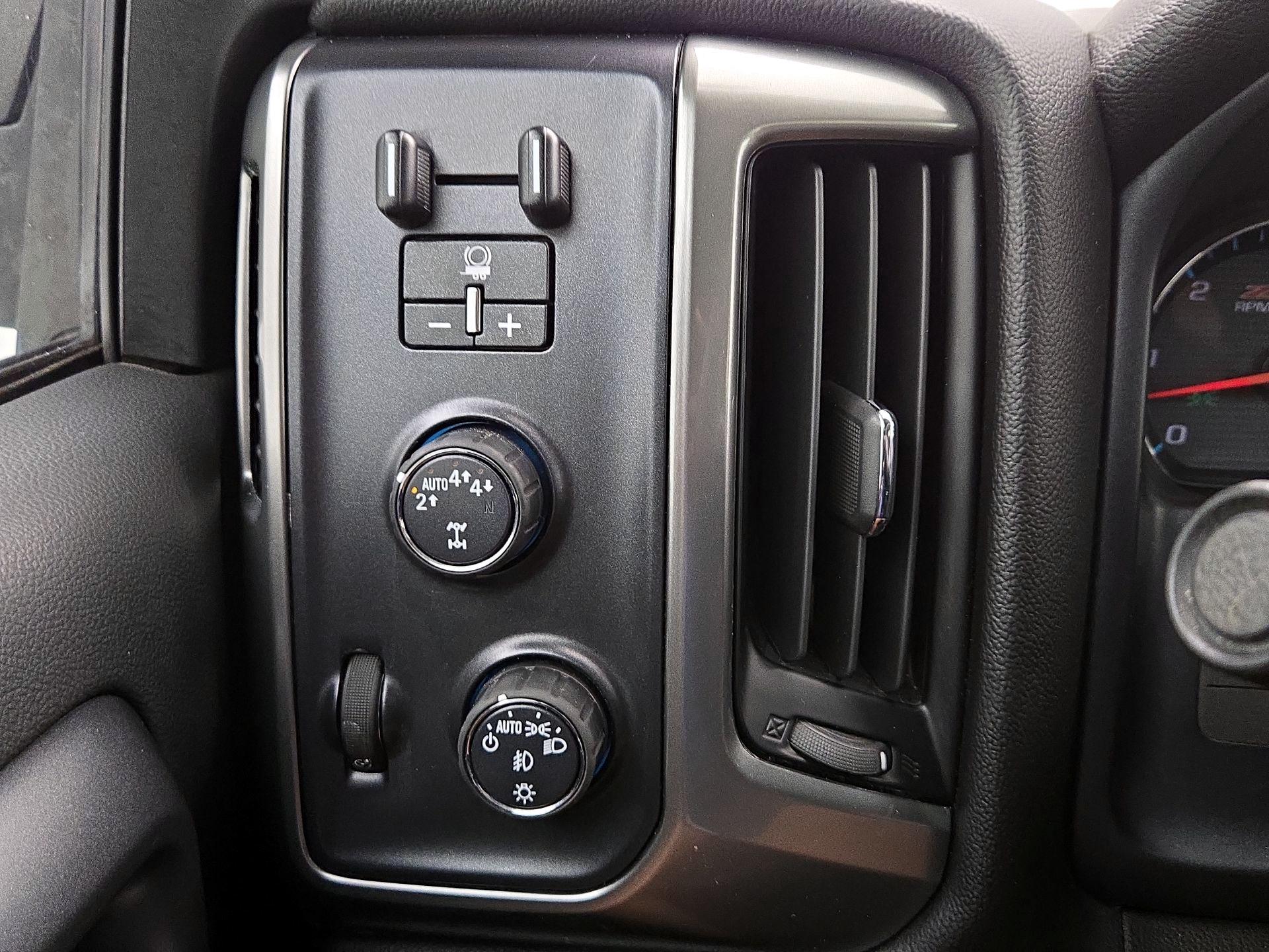 Thumbnail: 2018 Chevrolet Silverado 1500 - 13