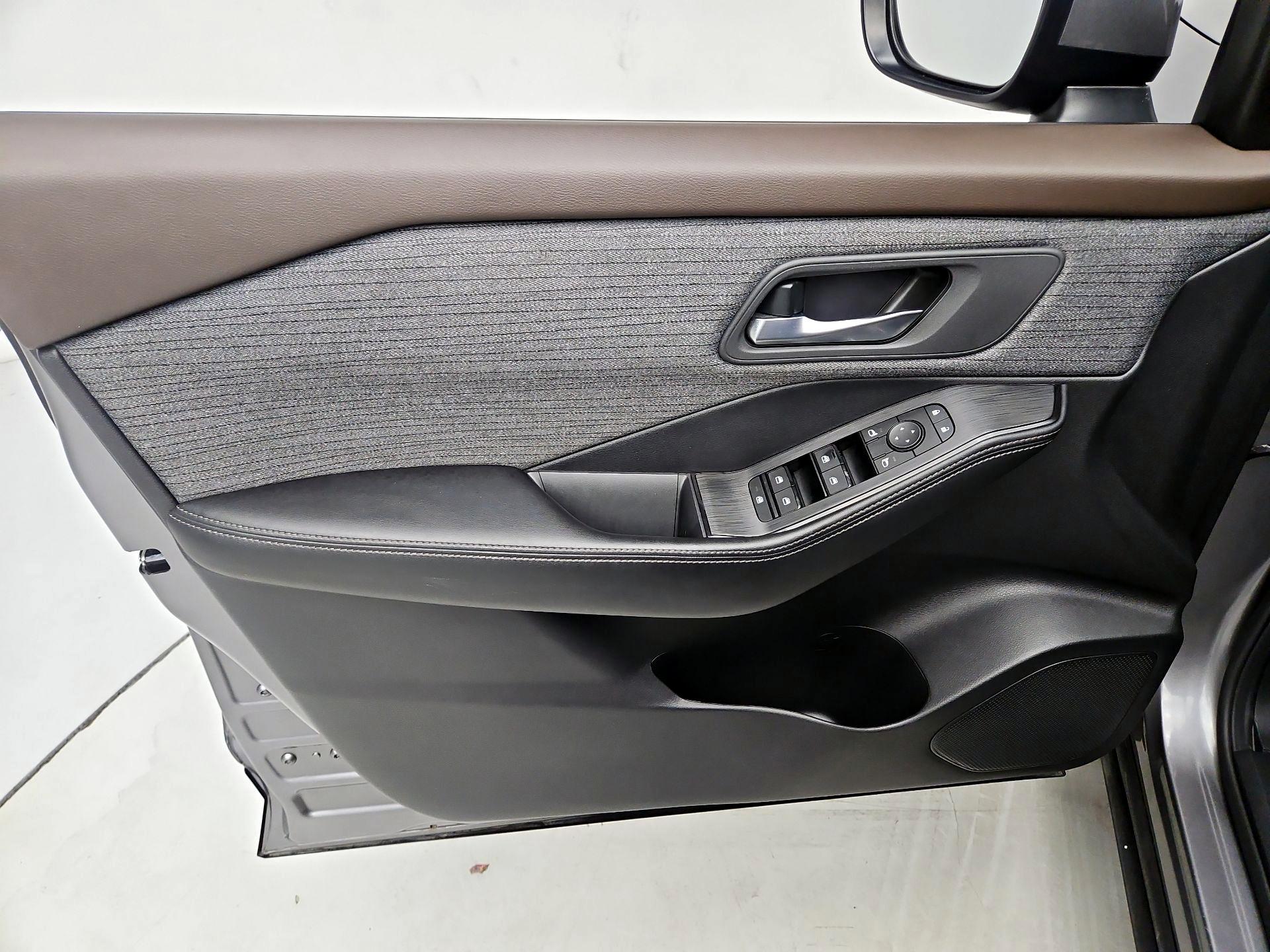 Thumbnail: 2023 Nissan Rogue - 12
