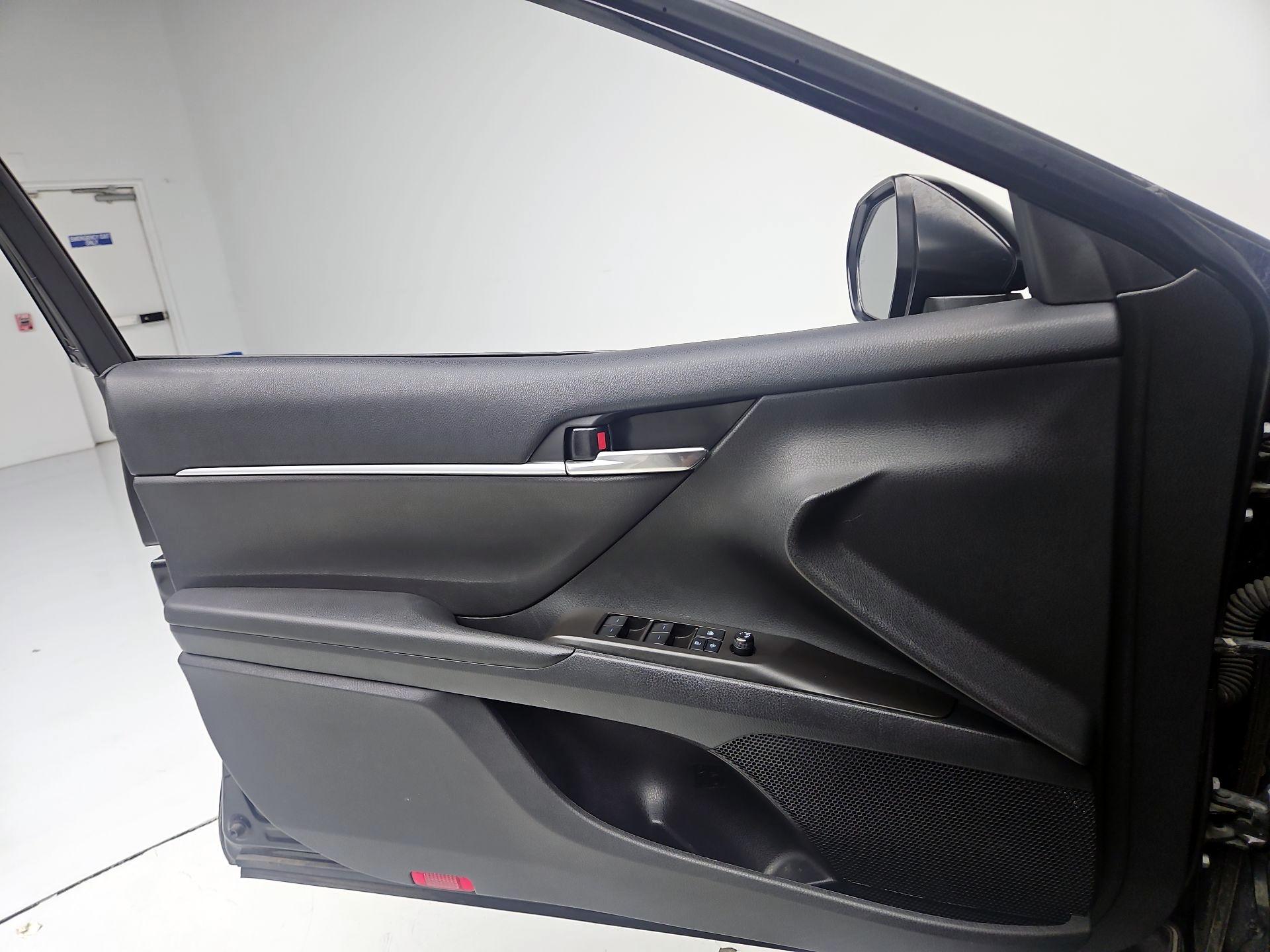 Thumbnail: 2022 Toyota Camry - 12