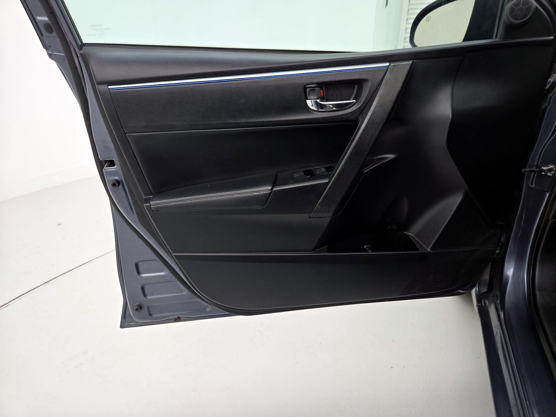 Thumbnail: 2015 Toyota Corolla - 12