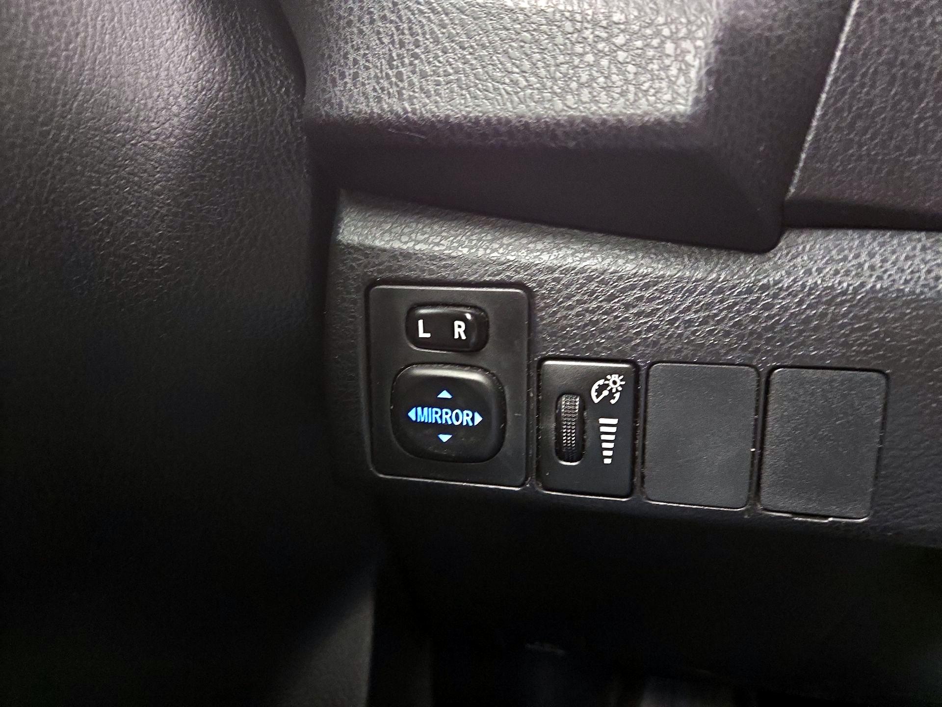 Thumbnail: 2015 Toyota Corolla - 13