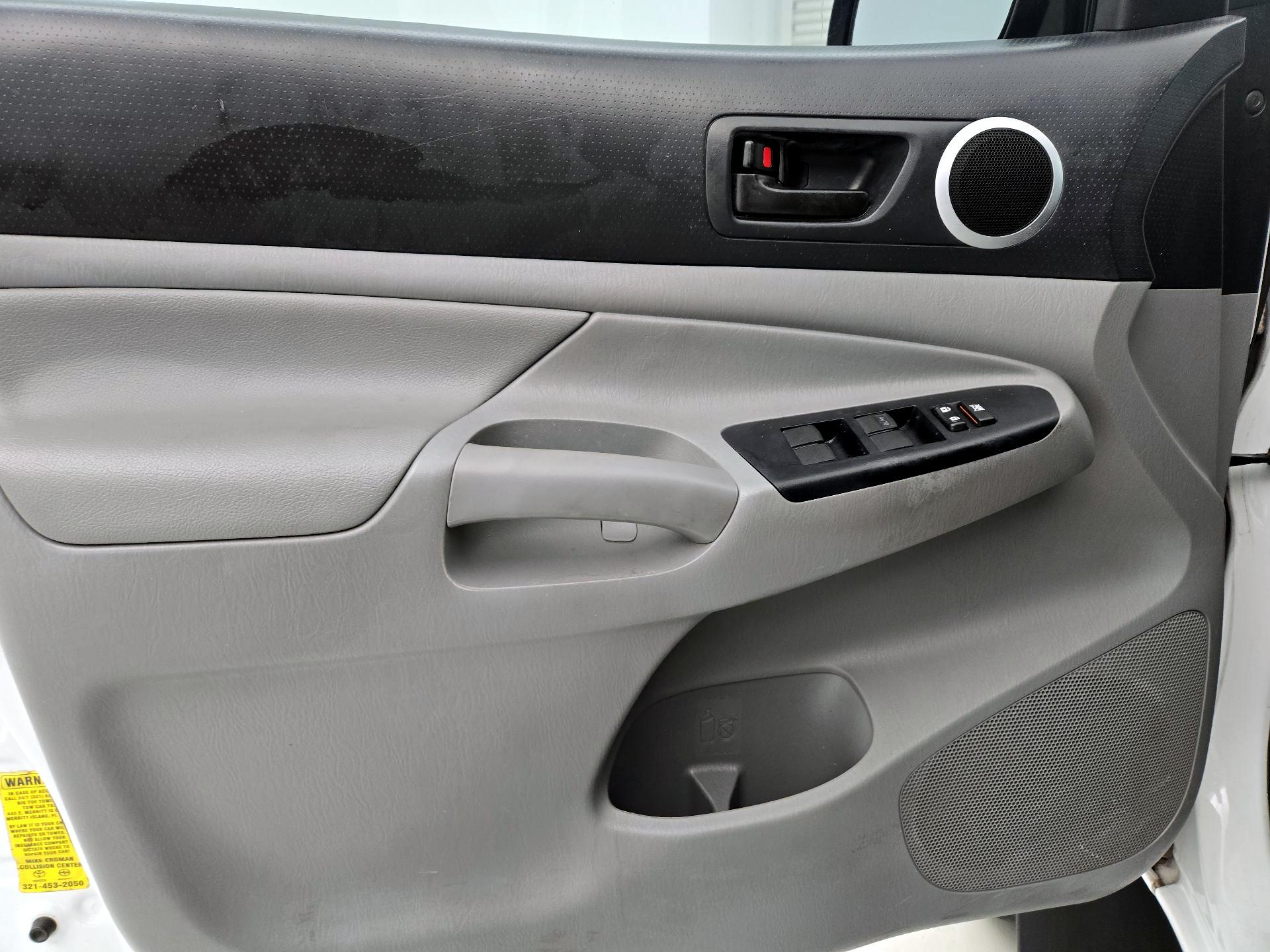 Thumbnail: 2015 Toyota Tacoma - 12
