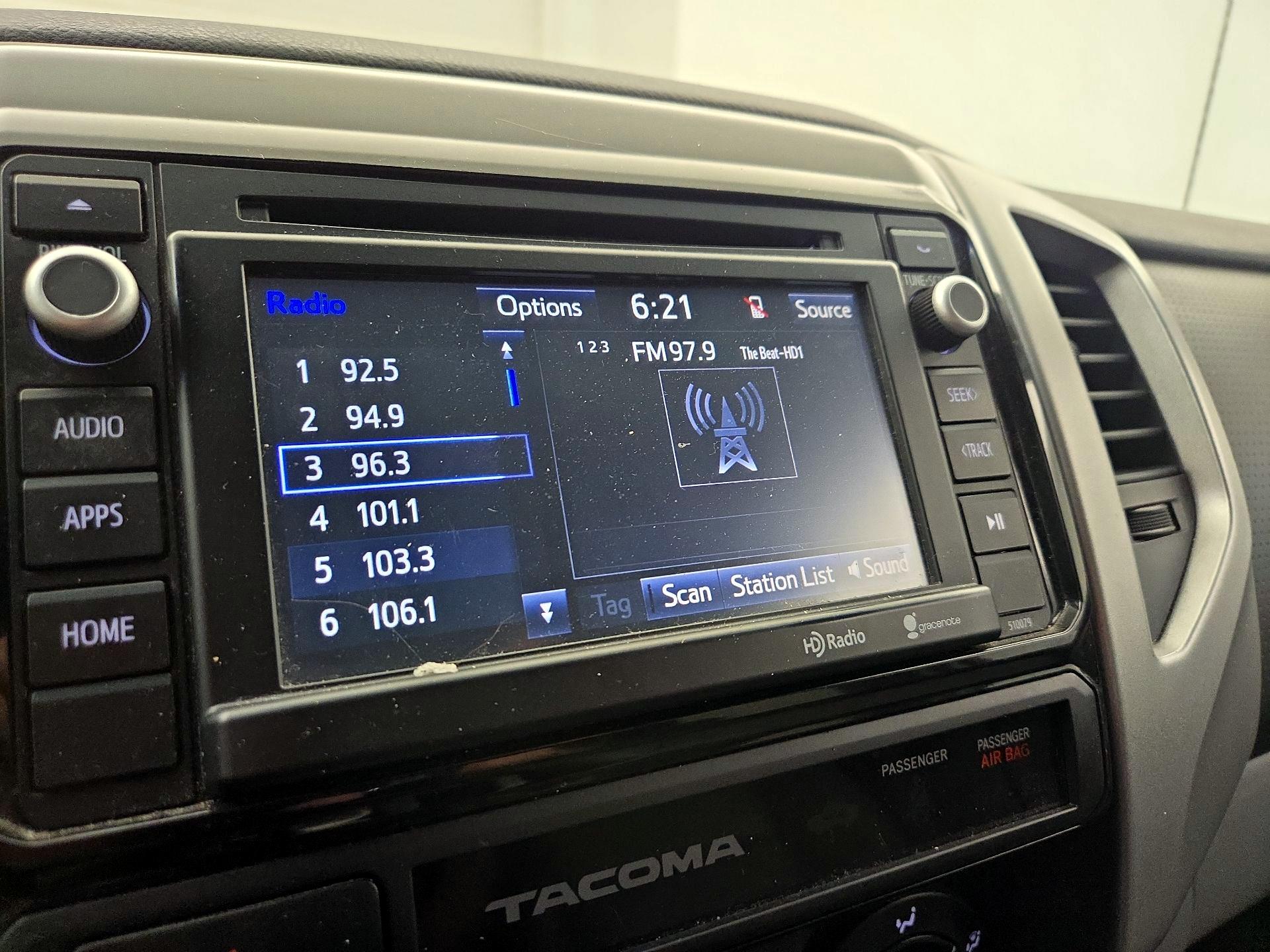 Thumbnail: 2015 Toyota Tacoma - 15