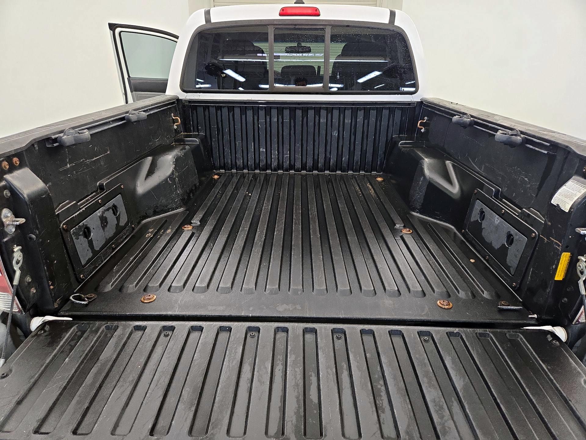 Thumbnail: 2015 Toyota Tacoma - 20