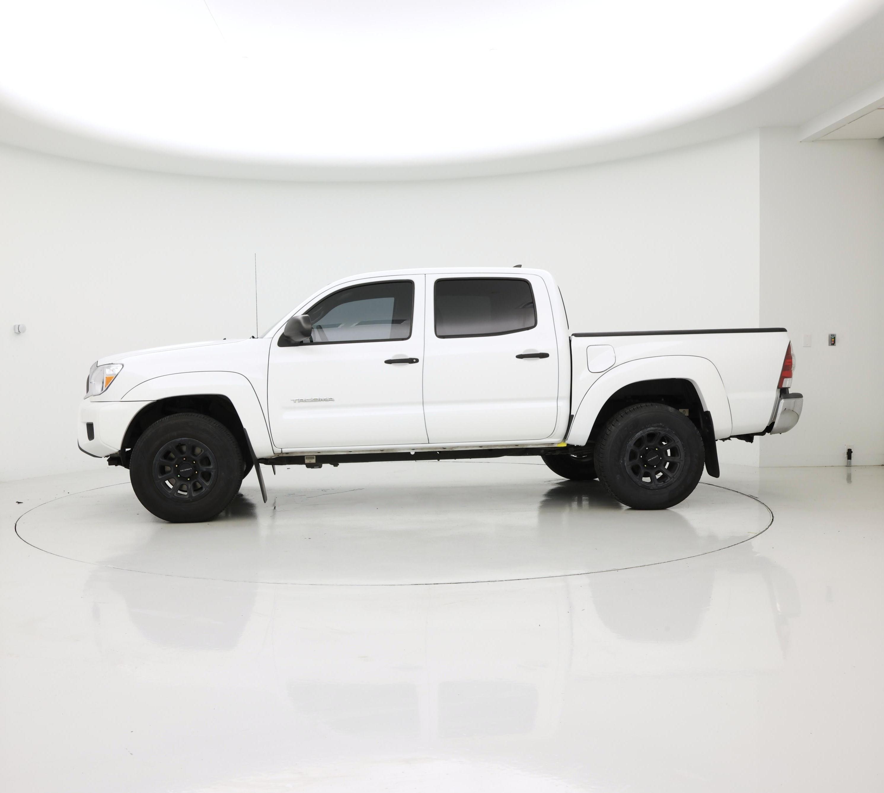 Thumbnail: 2015 Toyota Tacoma - 3