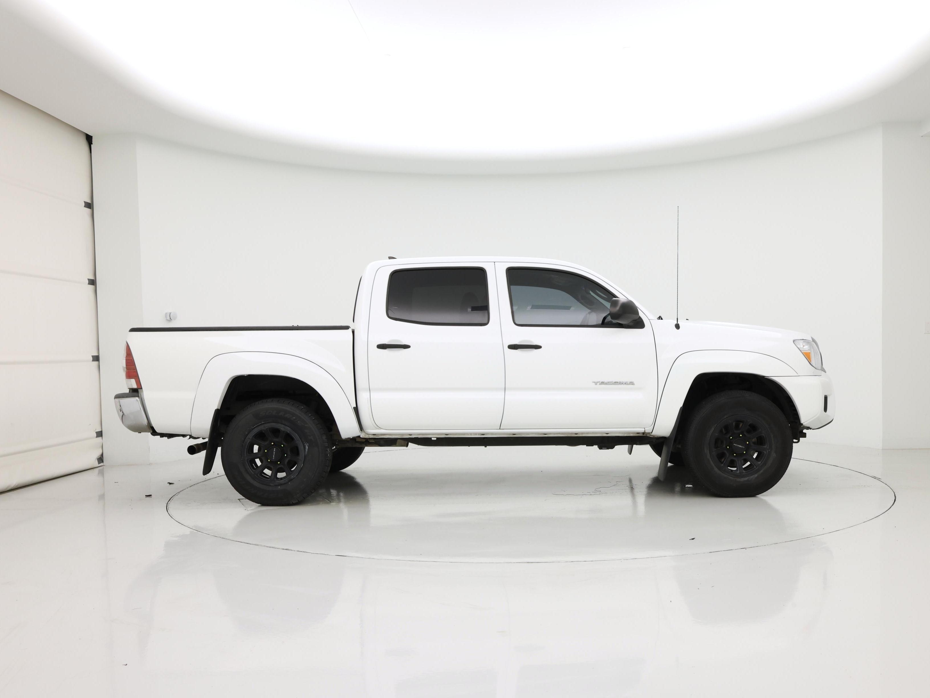 Thumbnail: 2015 Toyota Tacoma - 7