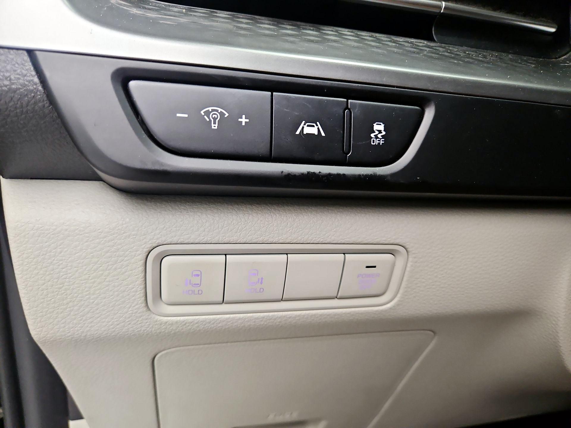Thumbnail: 2022 Kia Carnival - 13