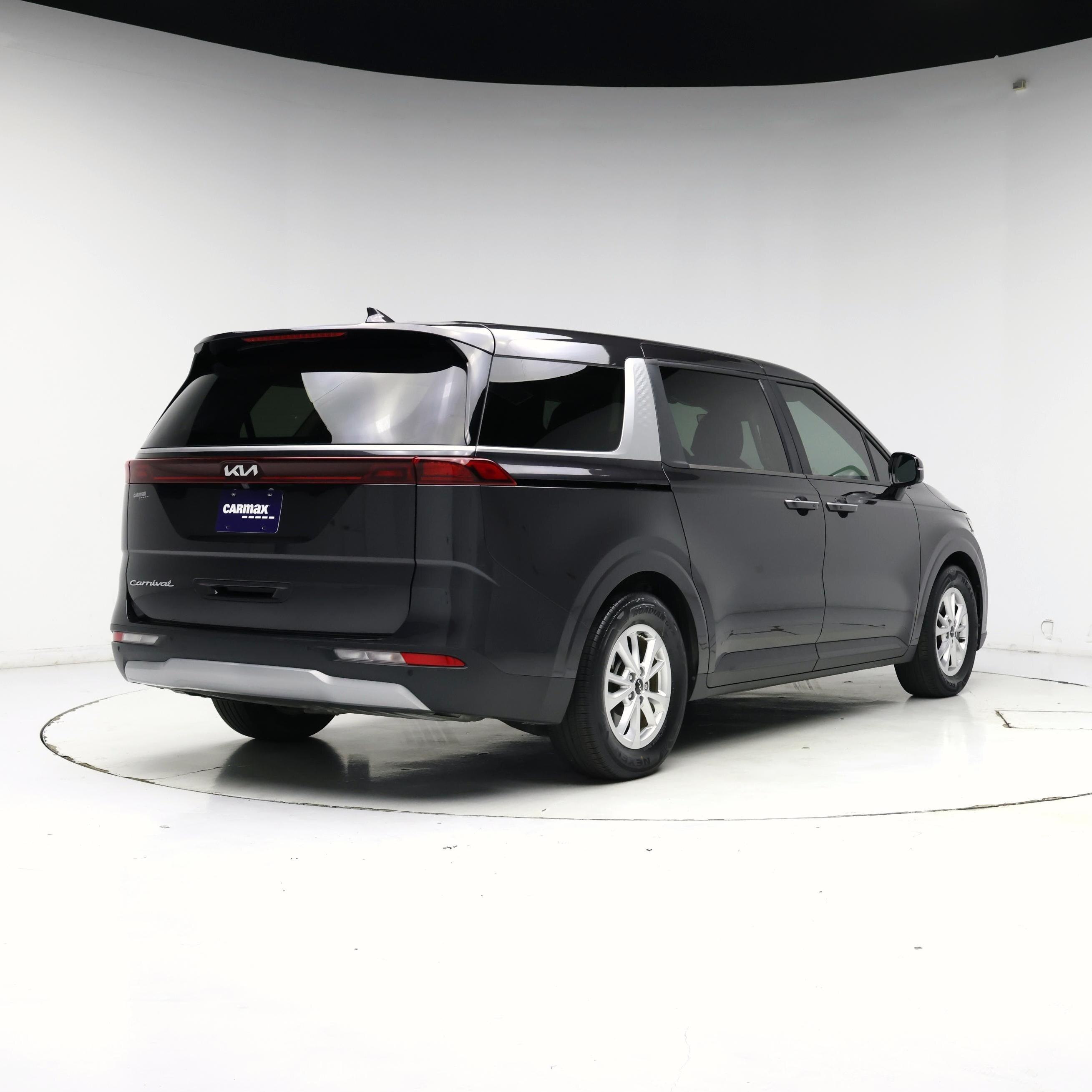 Thumbnail: 2022 Kia Carnival - 8