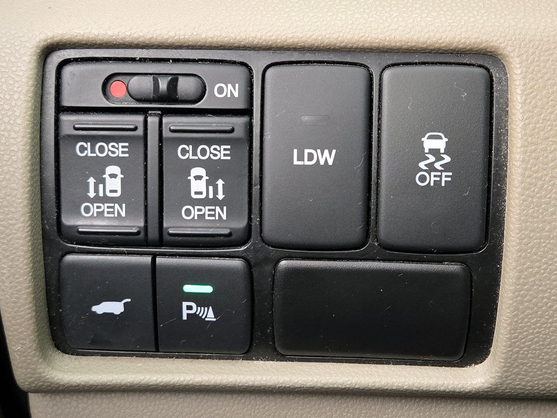 Thumbnail: 2017 Honda Odyssey - 13