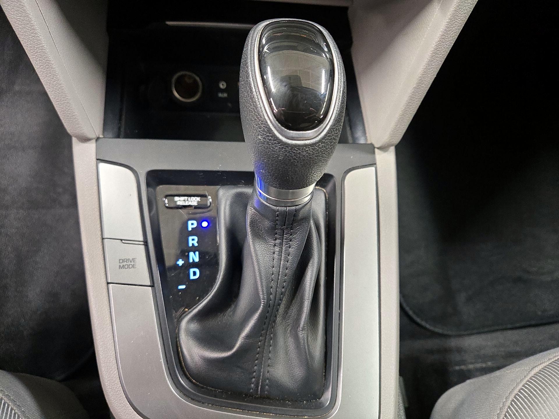 Thumbnail: 2017 Hyundai Elantra - 17