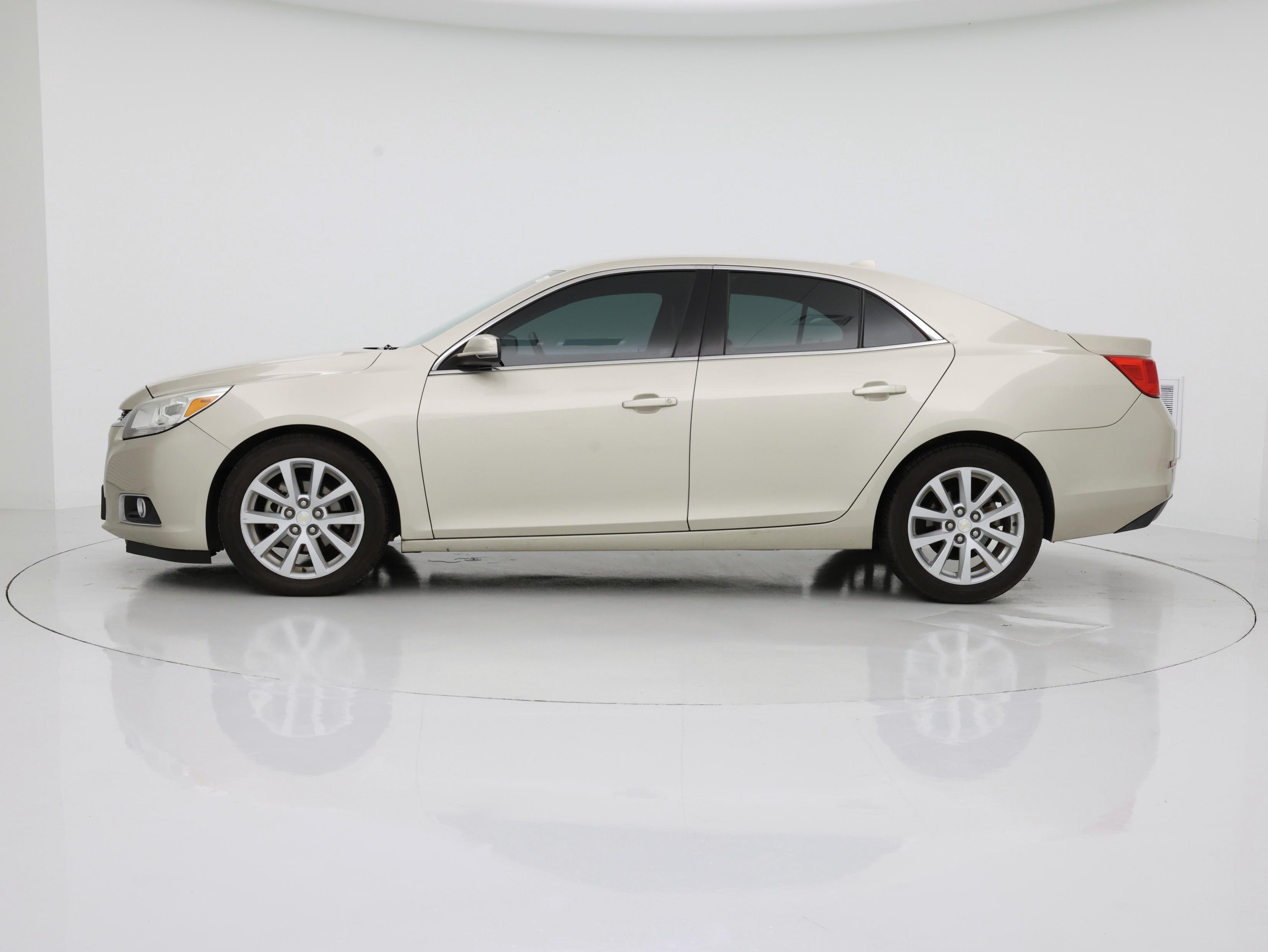 Thumbnail: 2014 Chevrolet Malibu - 3