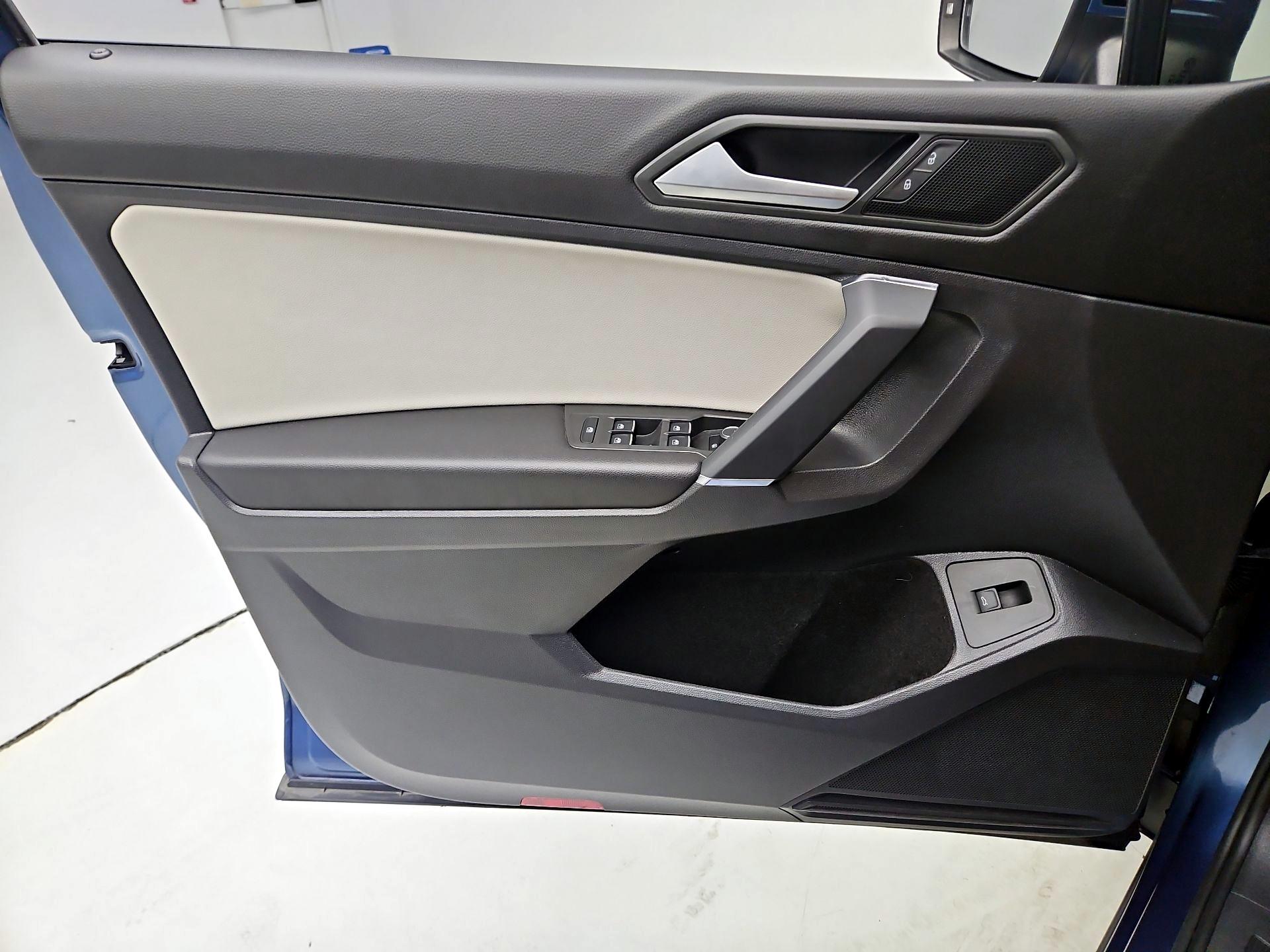Thumbnail: 2020 Volkswagen Tiguan - 12