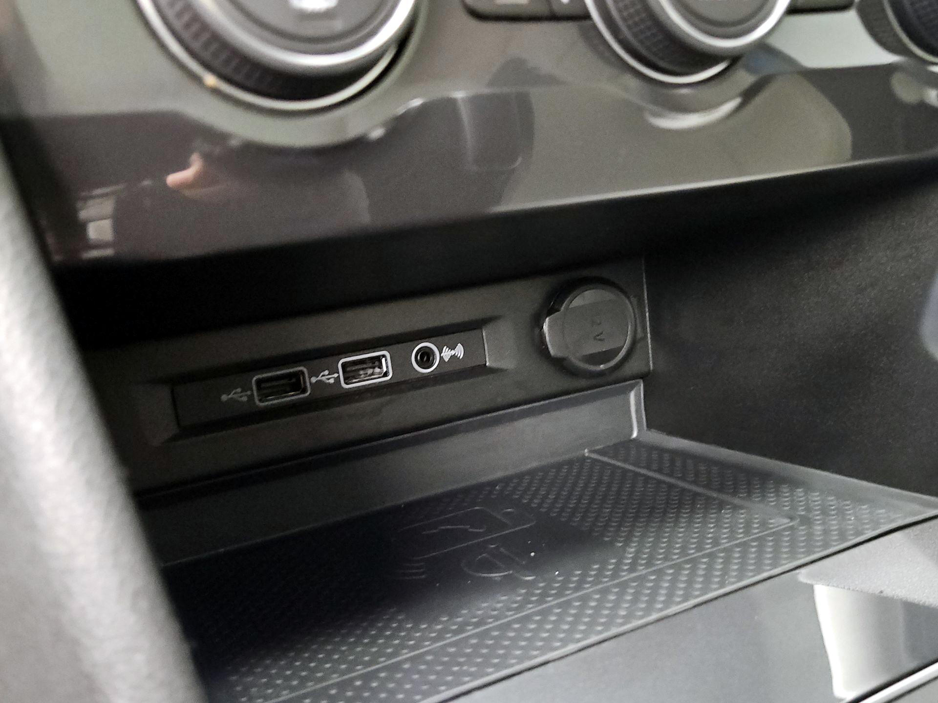 Thumbnail: 2020 Volkswagen Tiguan - 19