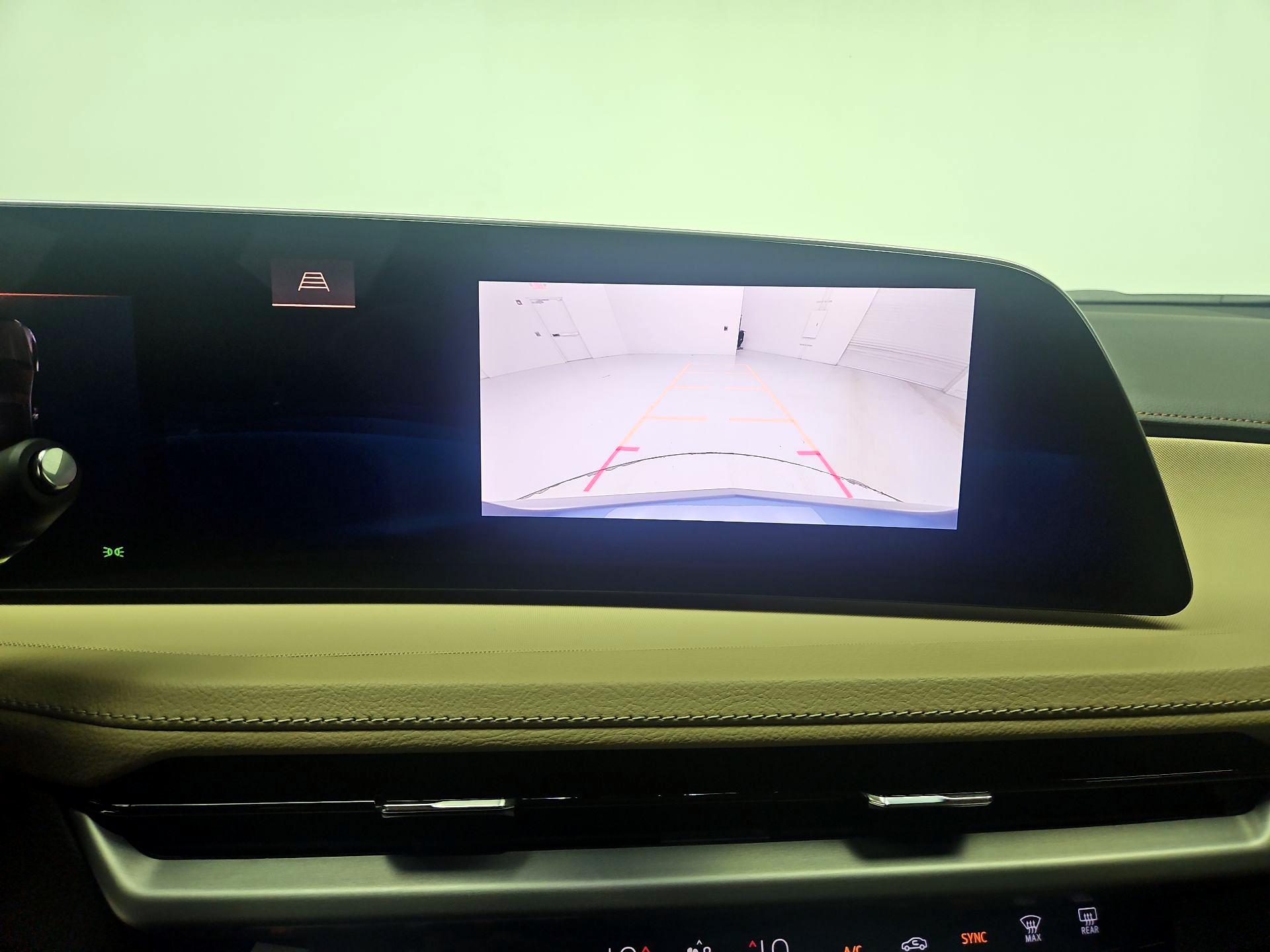 Thumbnail: 2024 Cadillac XT4 - 14
