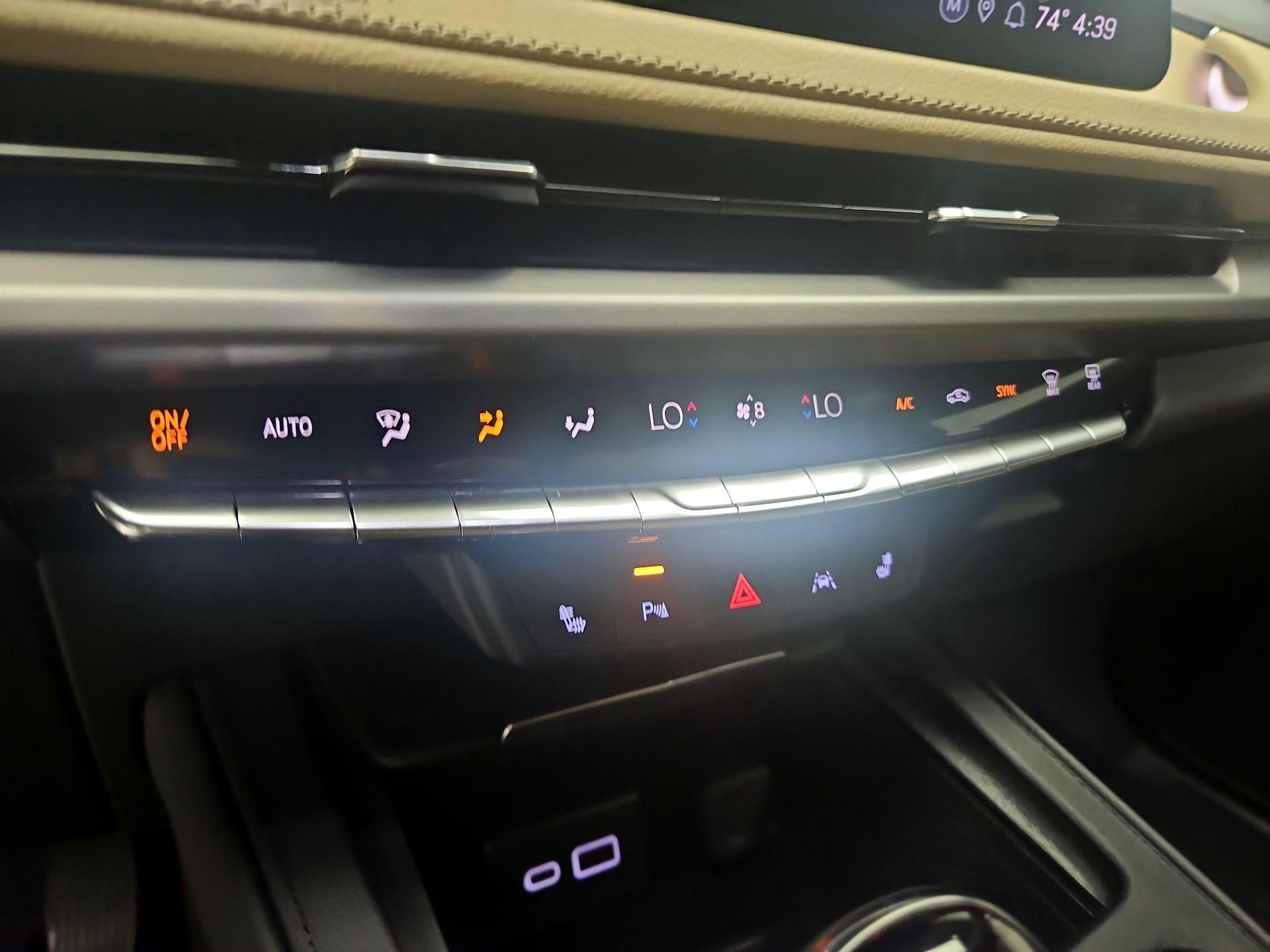 Thumbnail: 2024 Cadillac XT4 - 16