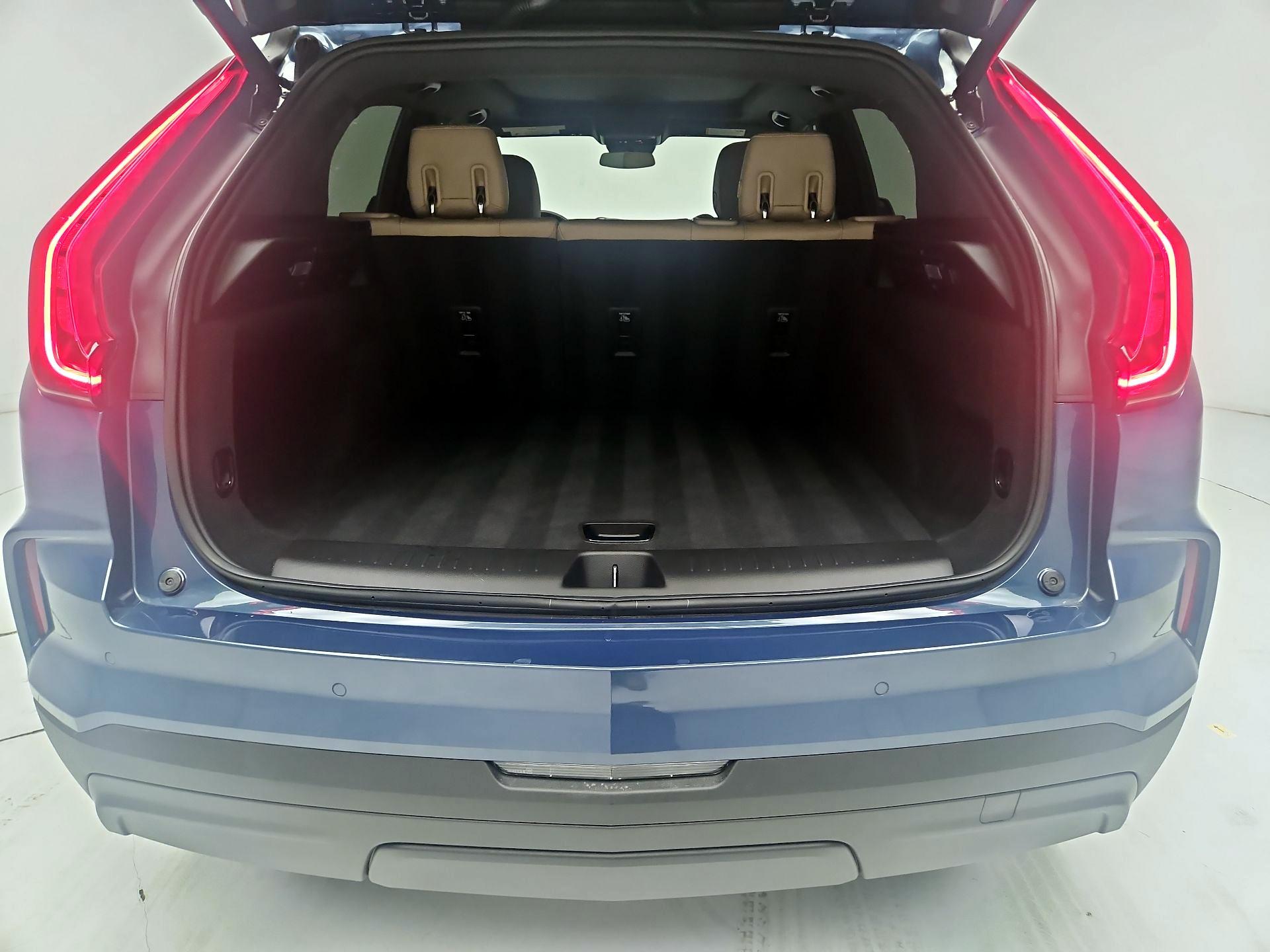 Thumbnail: 2024 Cadillac XT4 - 20