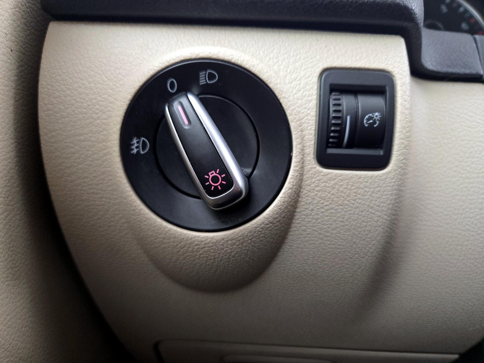 Thumbnail: 2014 Volkswagen Tiguan - 13