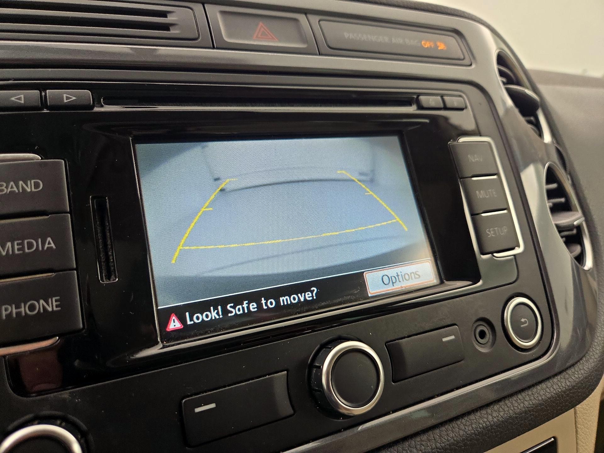 Thumbnail: 2014 Volkswagen Tiguan - 15