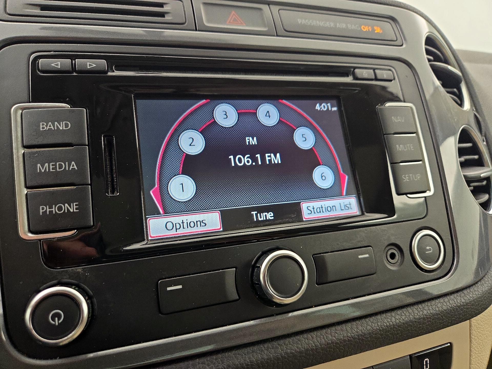 Thumbnail: 2014 Volkswagen Tiguan - 16