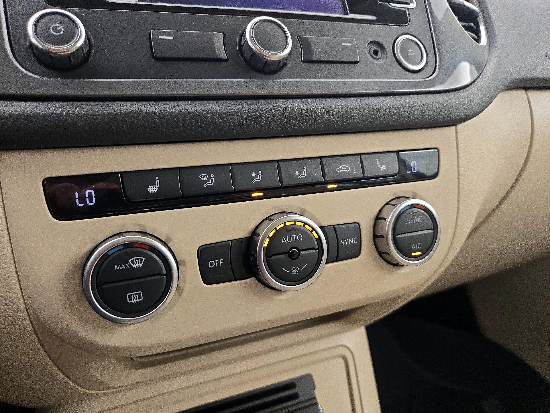 Thumbnail: 2014 Volkswagen Tiguan - 17