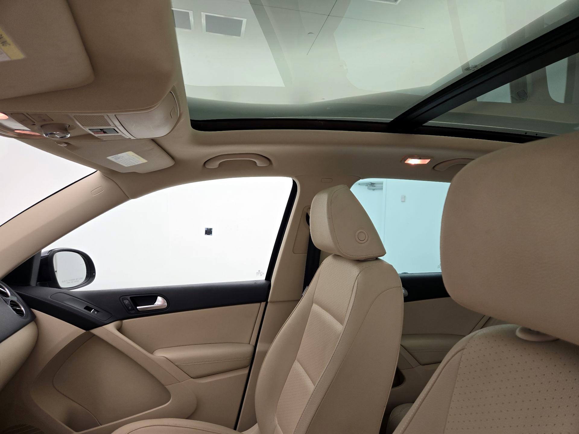 Thumbnail: 2014 Volkswagen Tiguan - 20