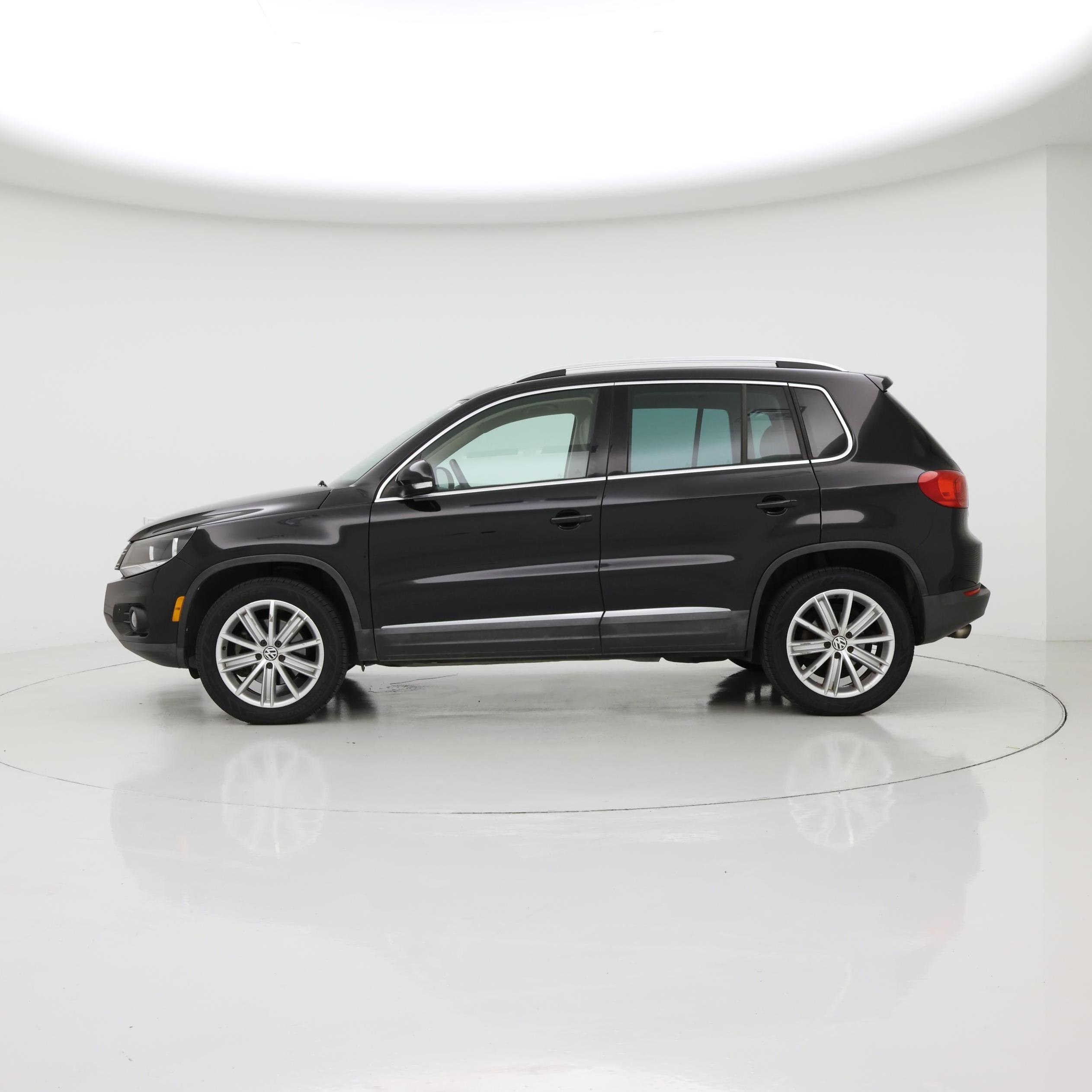 Thumbnail: 2014 Volkswagen Tiguan - 3