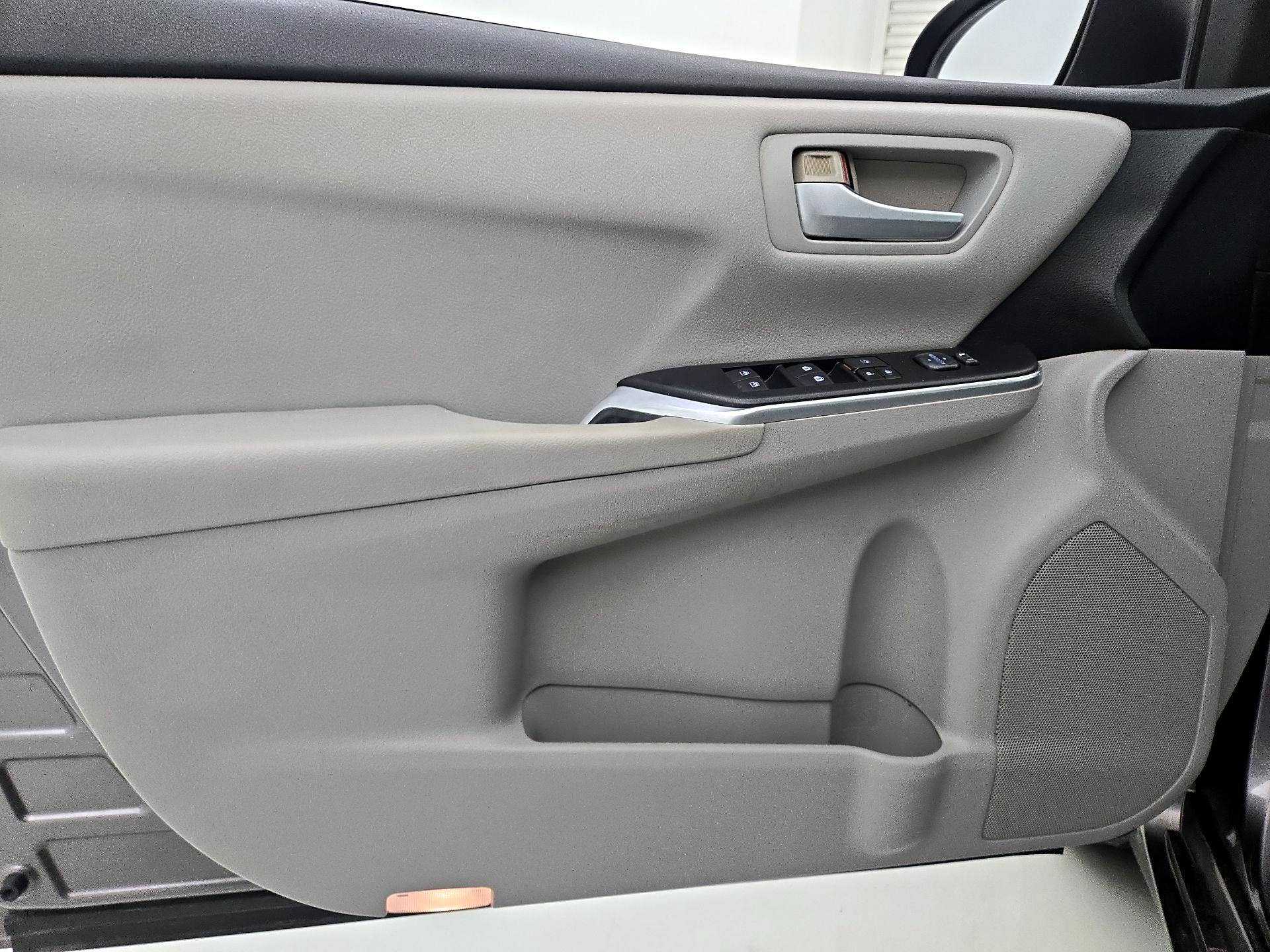 Thumbnail: 2015 Toyota Camry - 12