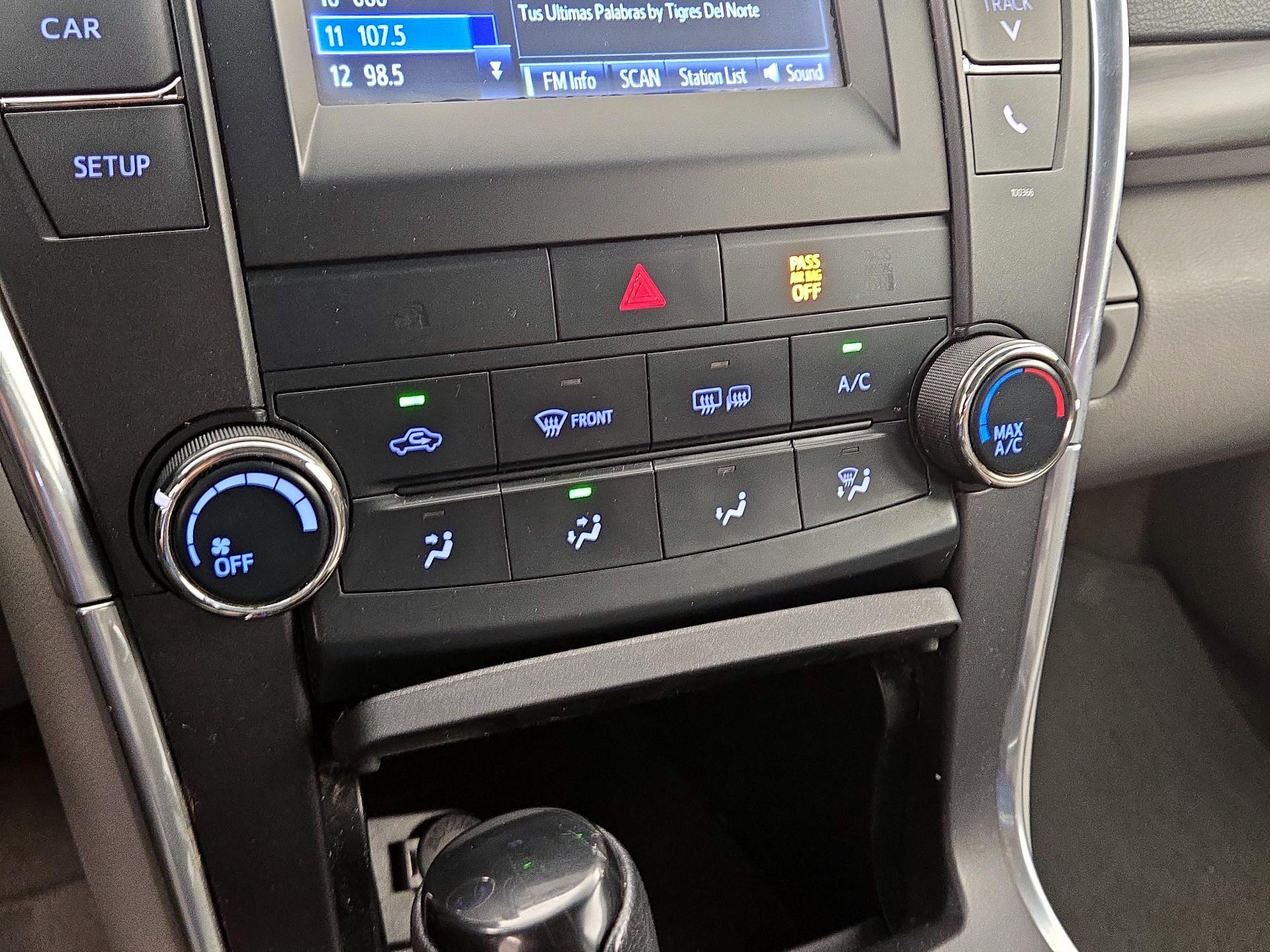 Thumbnail: 2015 Toyota Camry - 16