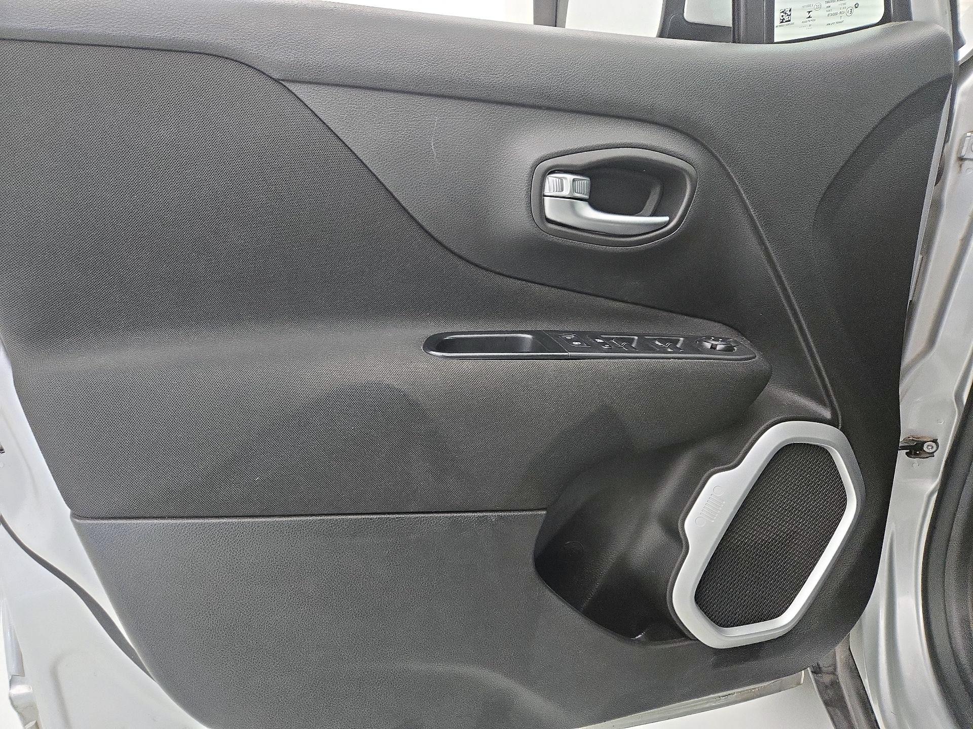 Thumbnail: 2019 Jeep Renegade - 12