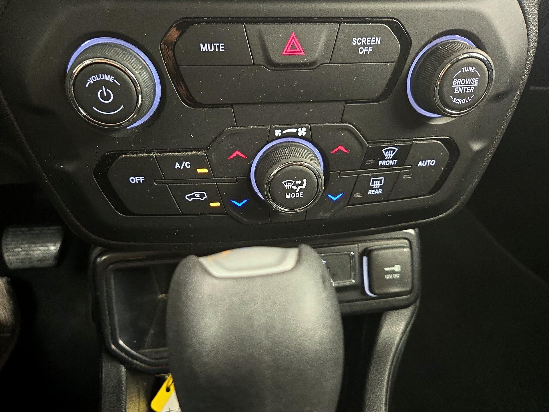 Thumbnail: 2019 Jeep Renegade - 16