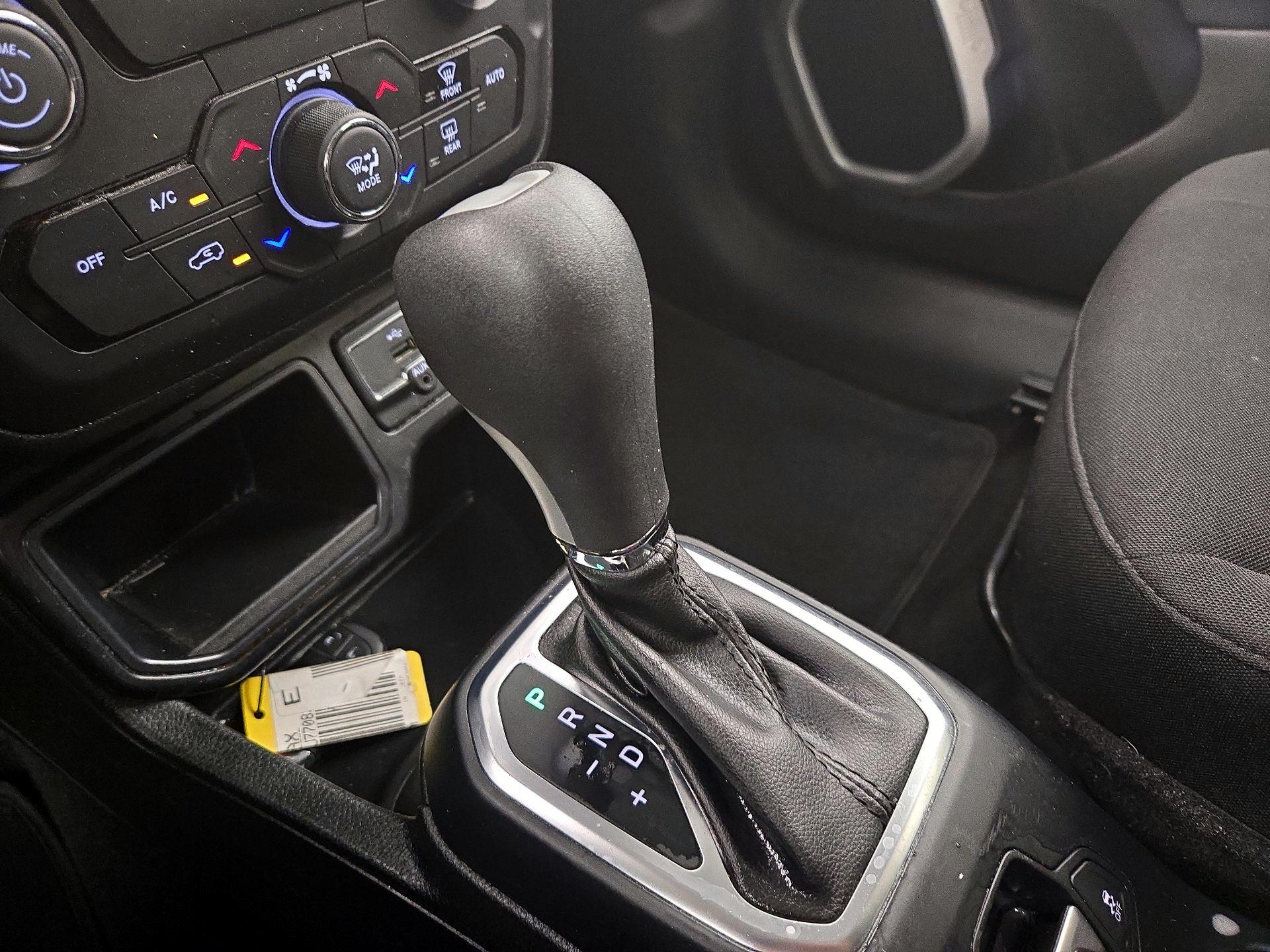 Thumbnail: 2019 Jeep Renegade - 17