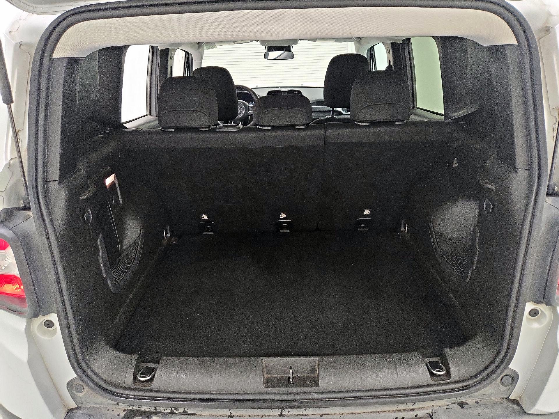 Thumbnail: 2019 Jeep Renegade - 20
