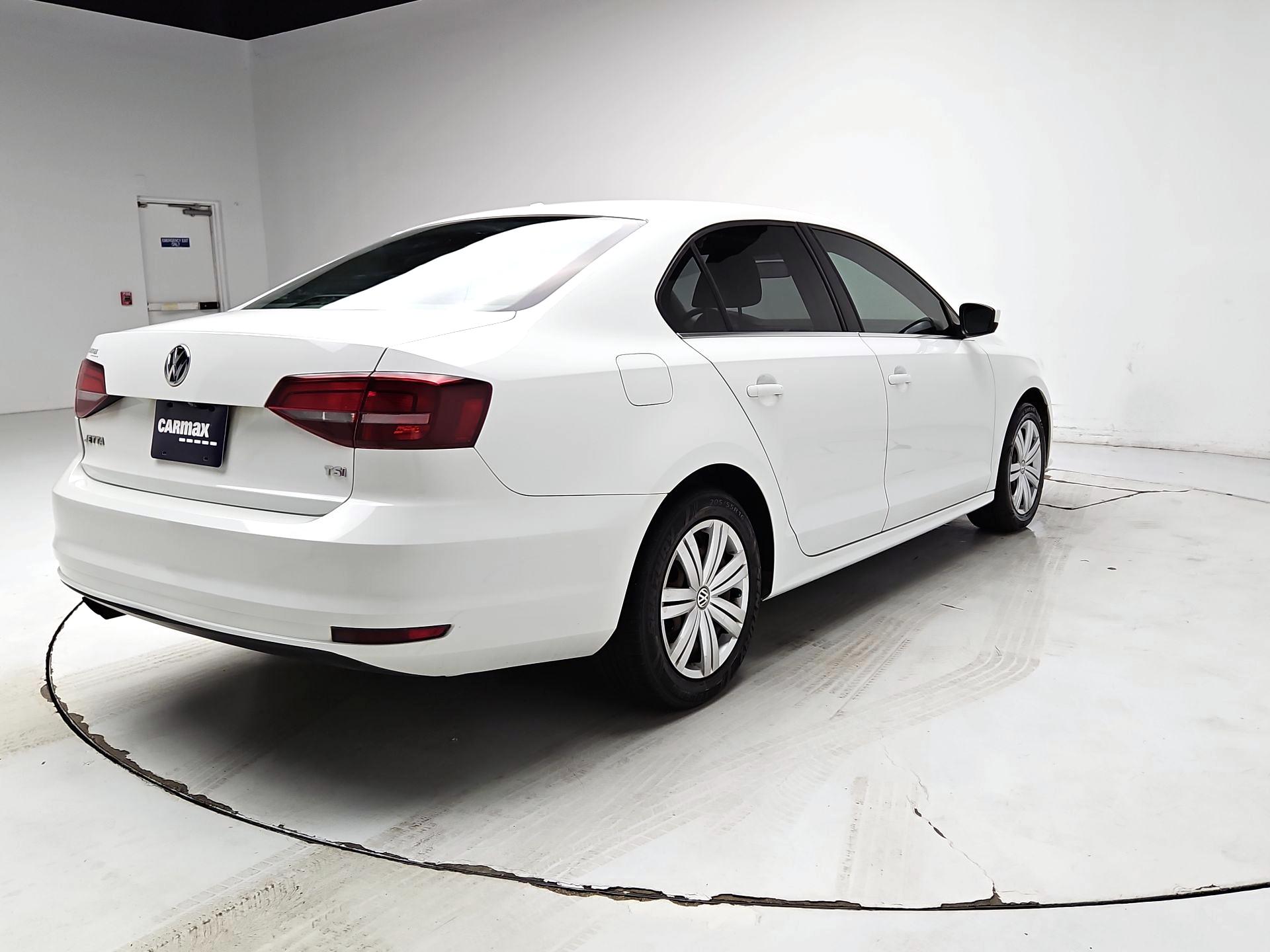 Thumbnail: 2017 Volkswagen Jetta - 5