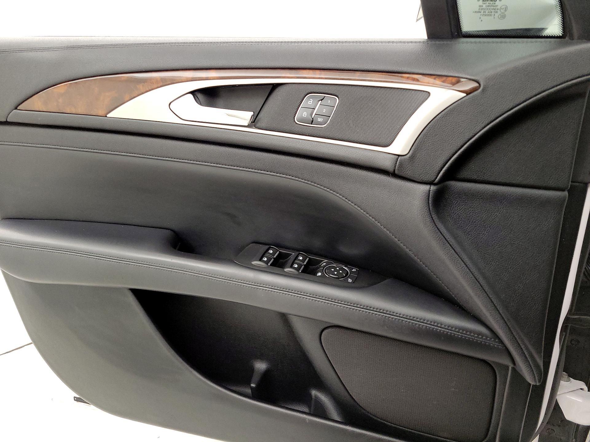 Thumbnail: 2017 Lincoln MKZ - 12
