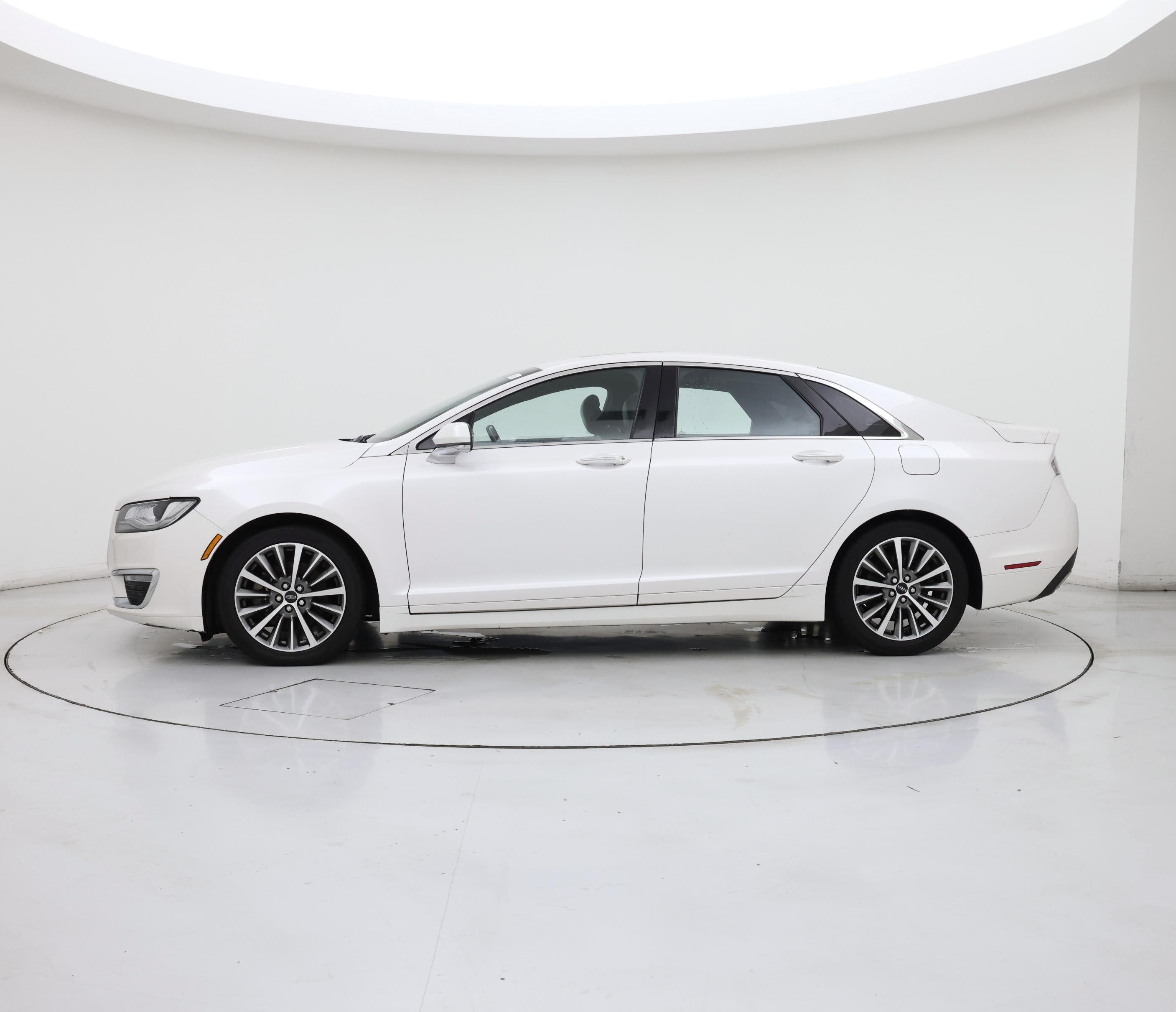 Thumbnail: 2017 Lincoln MKZ - 3